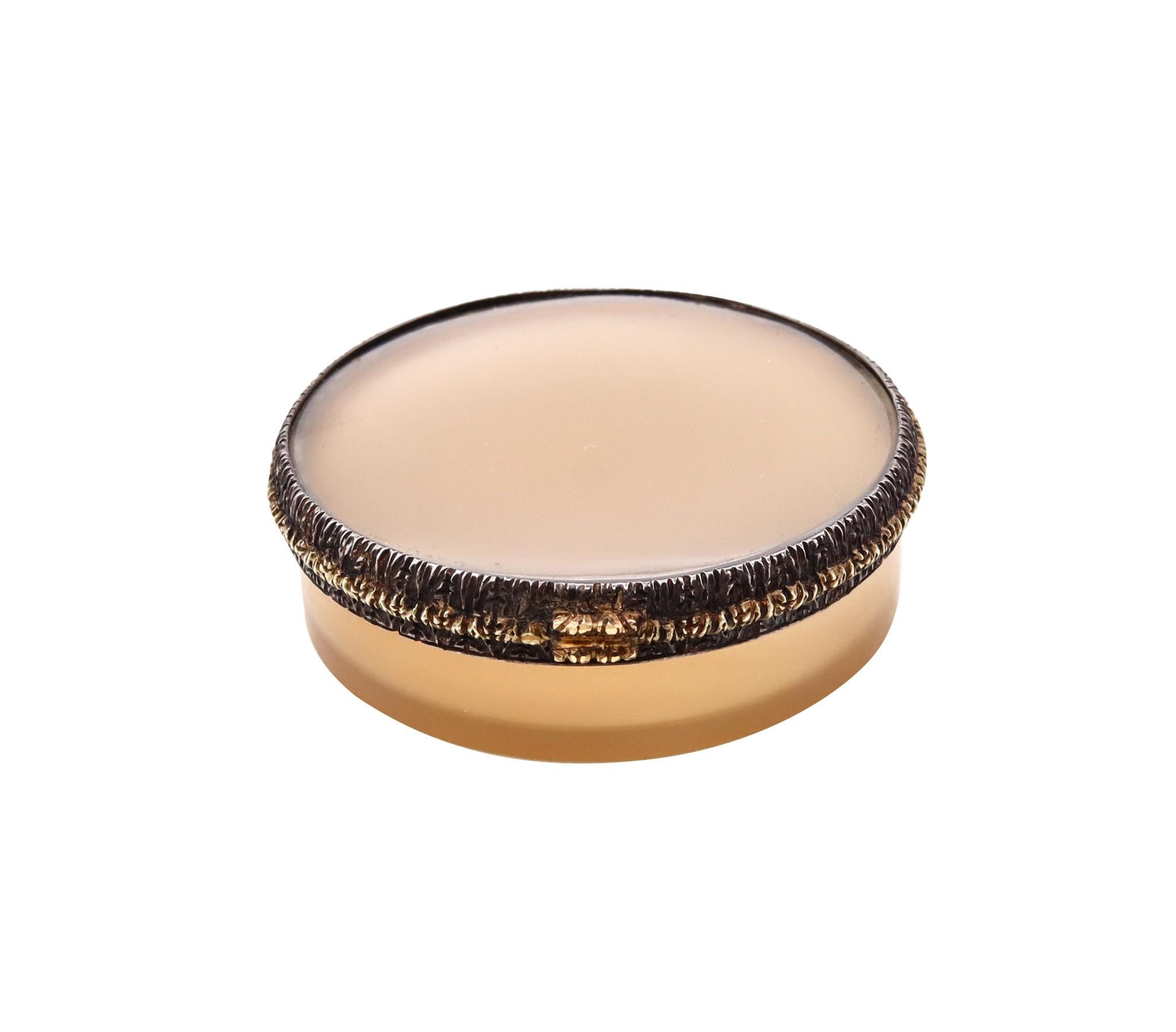 French snuffbox from the late 18th century.

Beautiful antique piece, made in France during the late 18th century, circa 1790's. It was carefully carved with impeccable precision, from a single piece of translucent gray agate. The two parts are