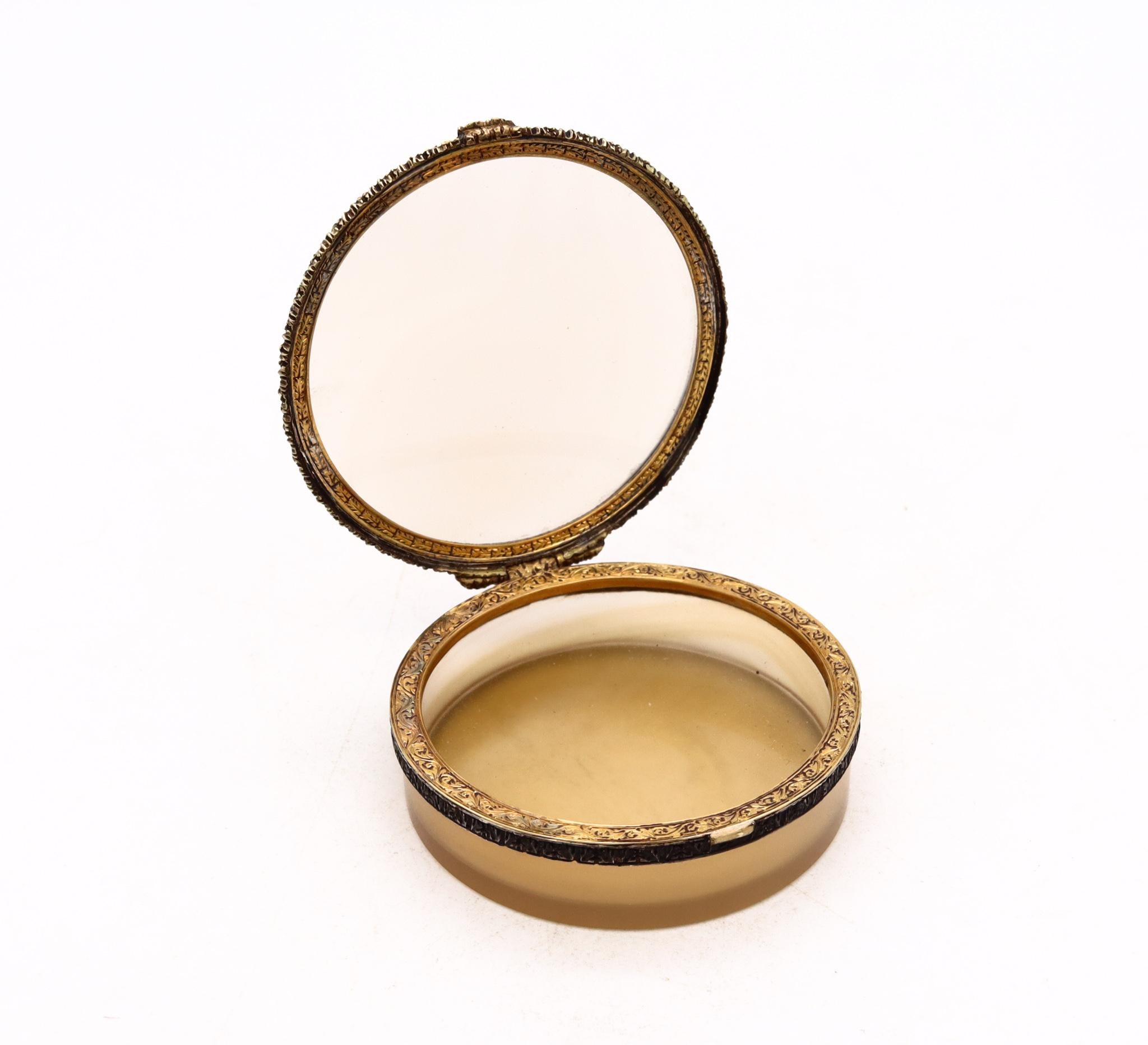 Fin du XVIIIe siècle Tabatière française ancienne de 1790 en or sterling de 19 carats et agate grise translucide en vente