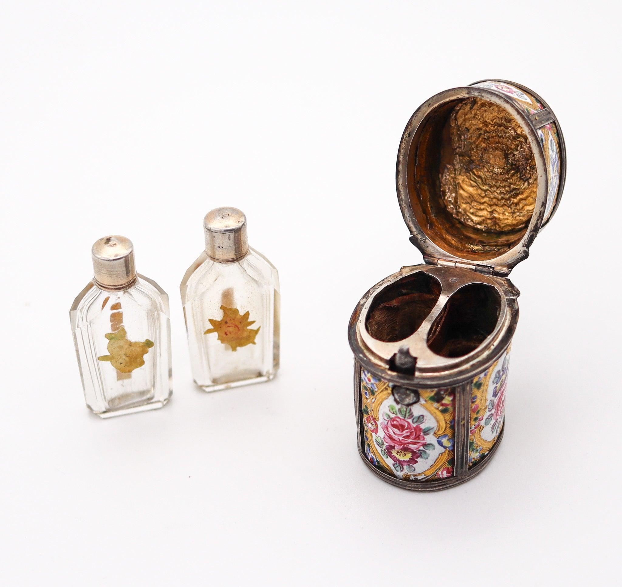 Caja ovalada francesa para perfumes de finales del siglo XVIII.

Se trata de una fantástica y rarísima caja necessaire de finales del siglo XVIII para esencias perfumadas, creada en el reino de Francia durante el barroco tardío, hacia 1790. Este