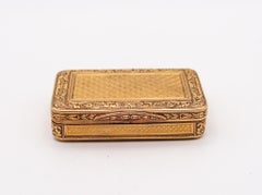 French 1790 Neoclassical Louis XVI Rectangular Snuff Box in Labrated 18kt Gold