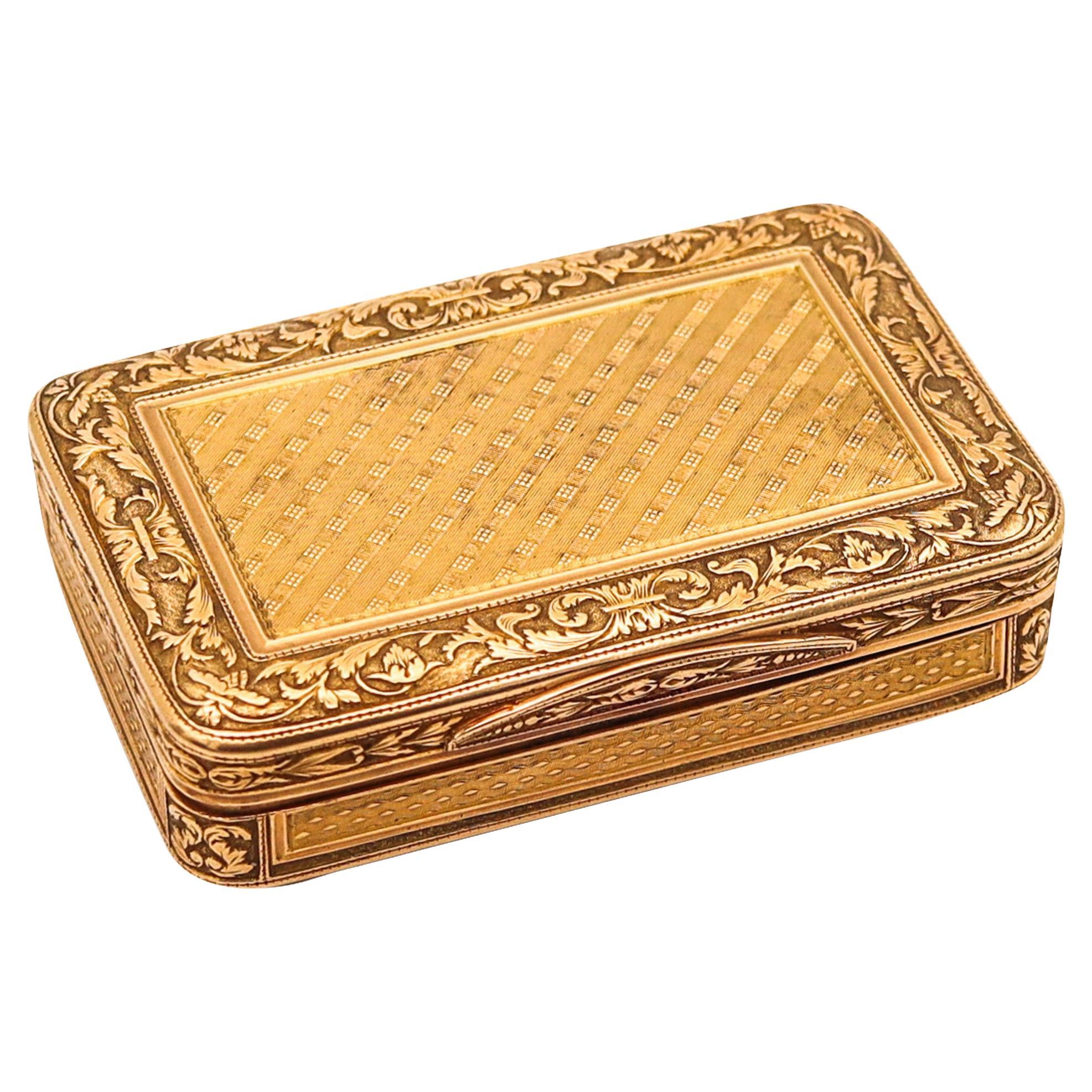 French 1790 Neoclassical Louis XVI Rectangular Snuff Box in Labrated 18kt Gold For Sale