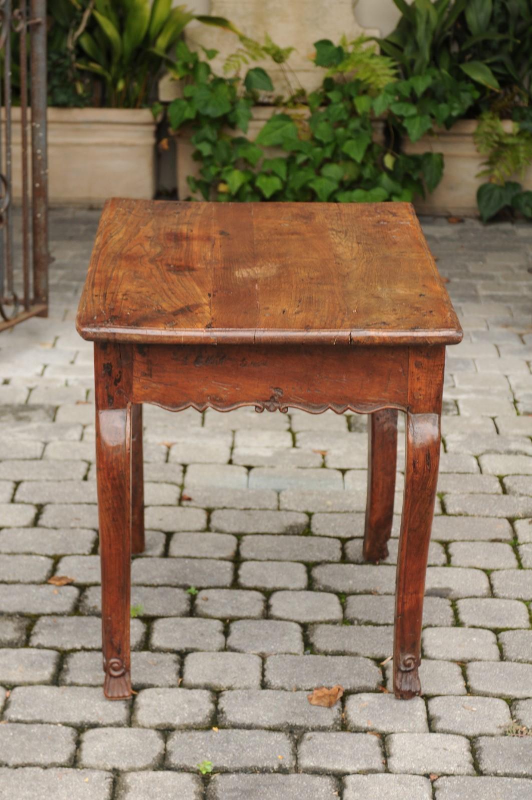 French 1790s Louis XV Chestnut Side Table with Single Drawer and Cabriole Legs 6