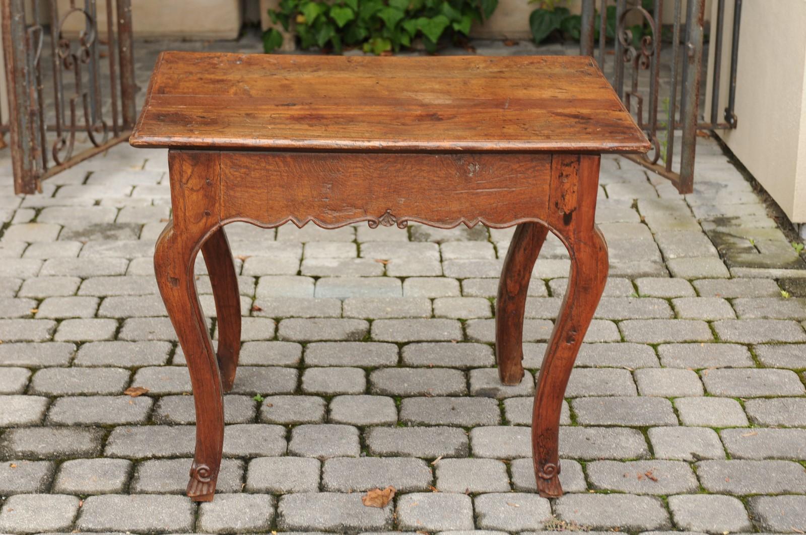 French 1790s Louis XV Chestnut Side Table with Single Drawer and Cabriole Legs 7