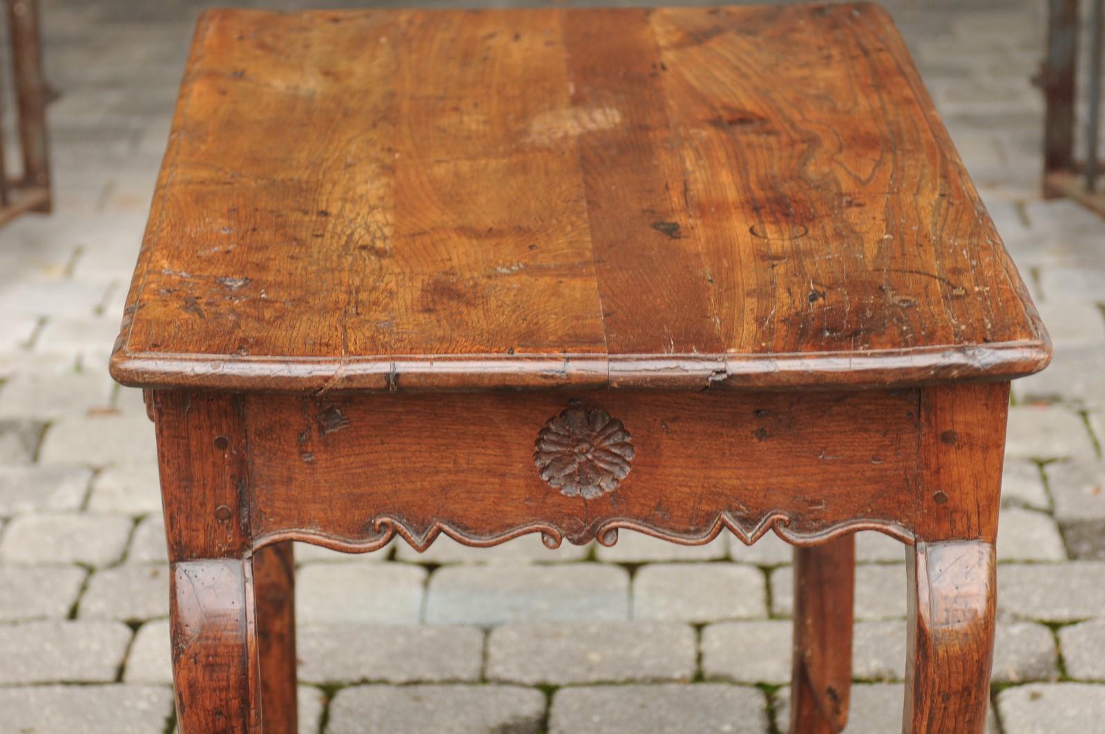 French 1790s Louis XV Chestnut Side Table with Single Drawer and Cabriole Legs 9