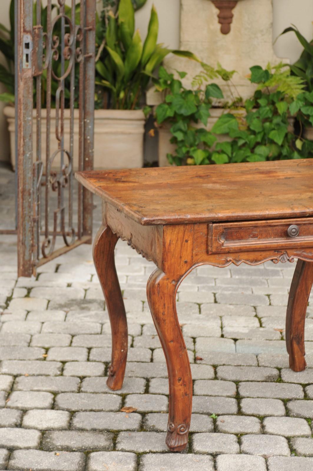 18th Century French 1790s Louis XV Chestnut Side Table with Single Drawer and Cabriole Legs