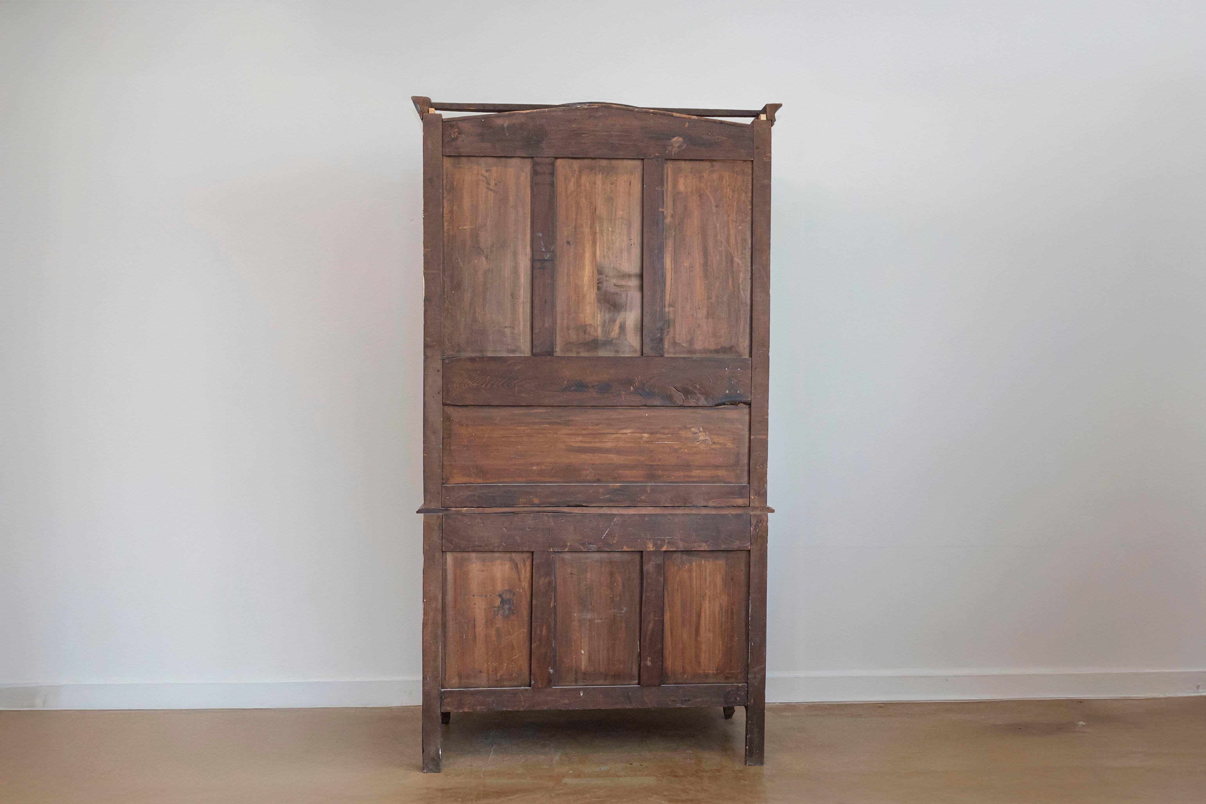 Vaisselier francese del 1790 in stile Luigi XV in ciliegio con ripiani ornati da balaustre in vendita 2