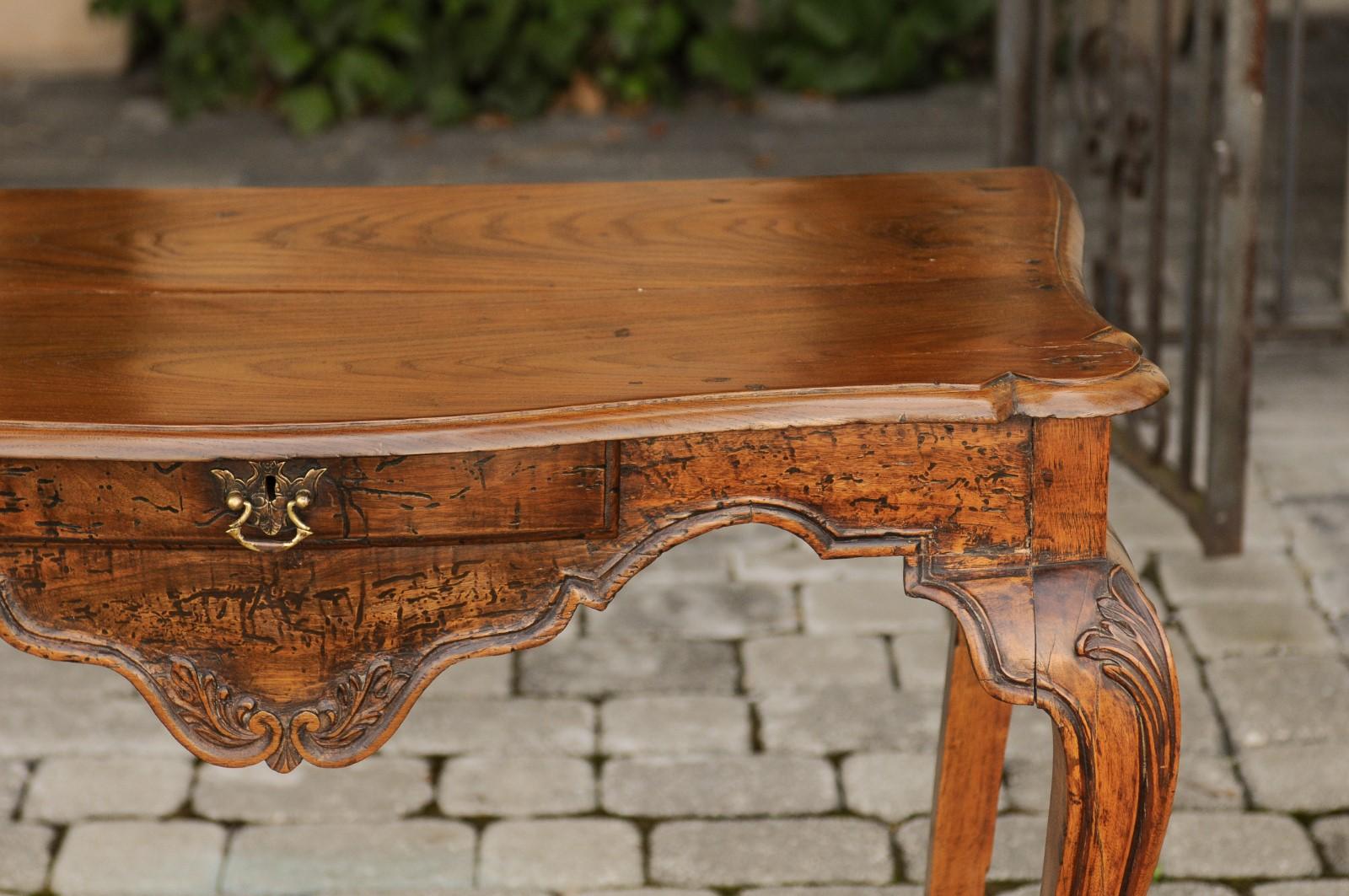 French 1790s Louis XV Style Walnut and Elm Writing Table with Single Drawer For Sale 5