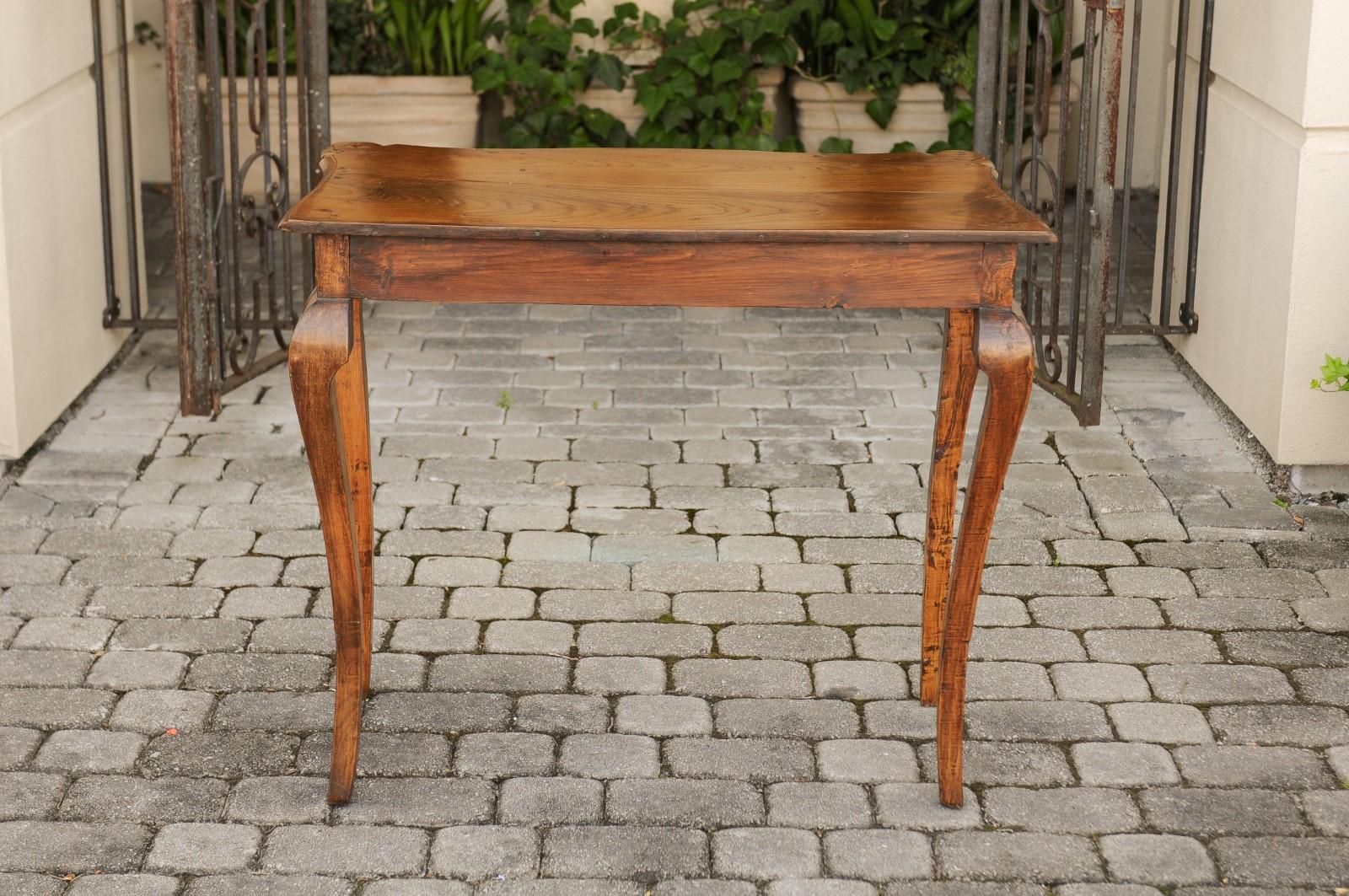 French 1790s Louis XV Style Walnut and Elm Writing Table with Single Drawer For Sale 3