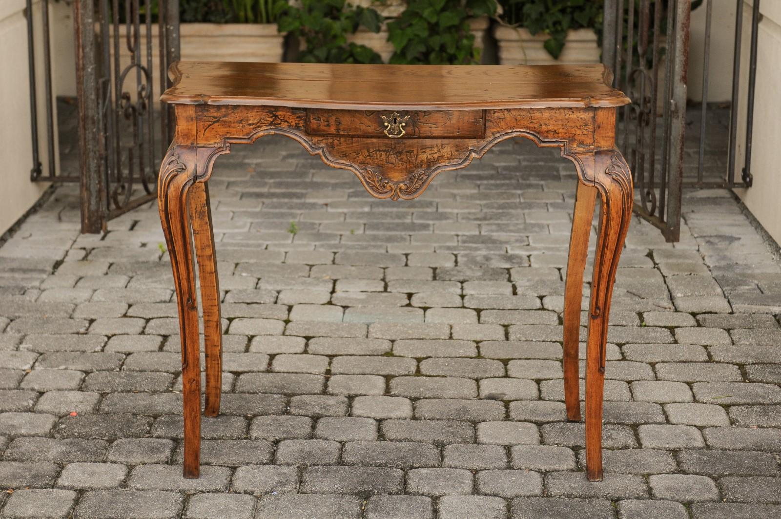 French 1790s Louis XV Style Walnut and Elm Writing Table with Single Drawer For Sale 4