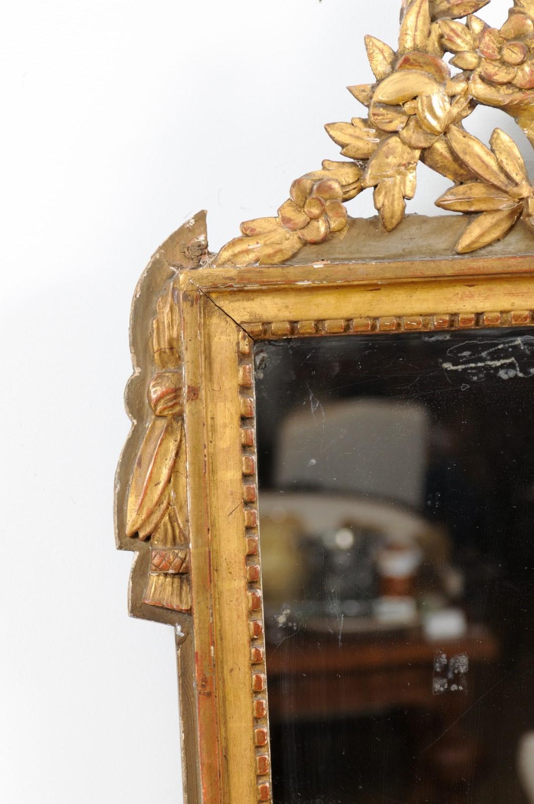 French 1790s Louis XVI Period Giltwood Mirror with Carved Flowers and Basket 1