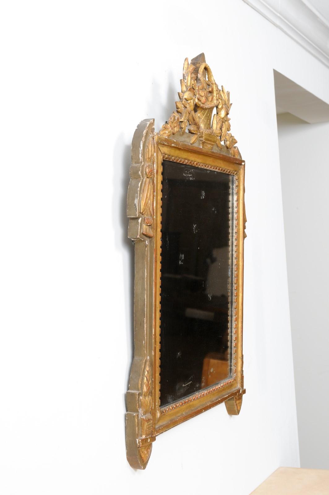 French 1790s Louis XVI Period Giltwood Mirror with Carved Flowers and Basket 5