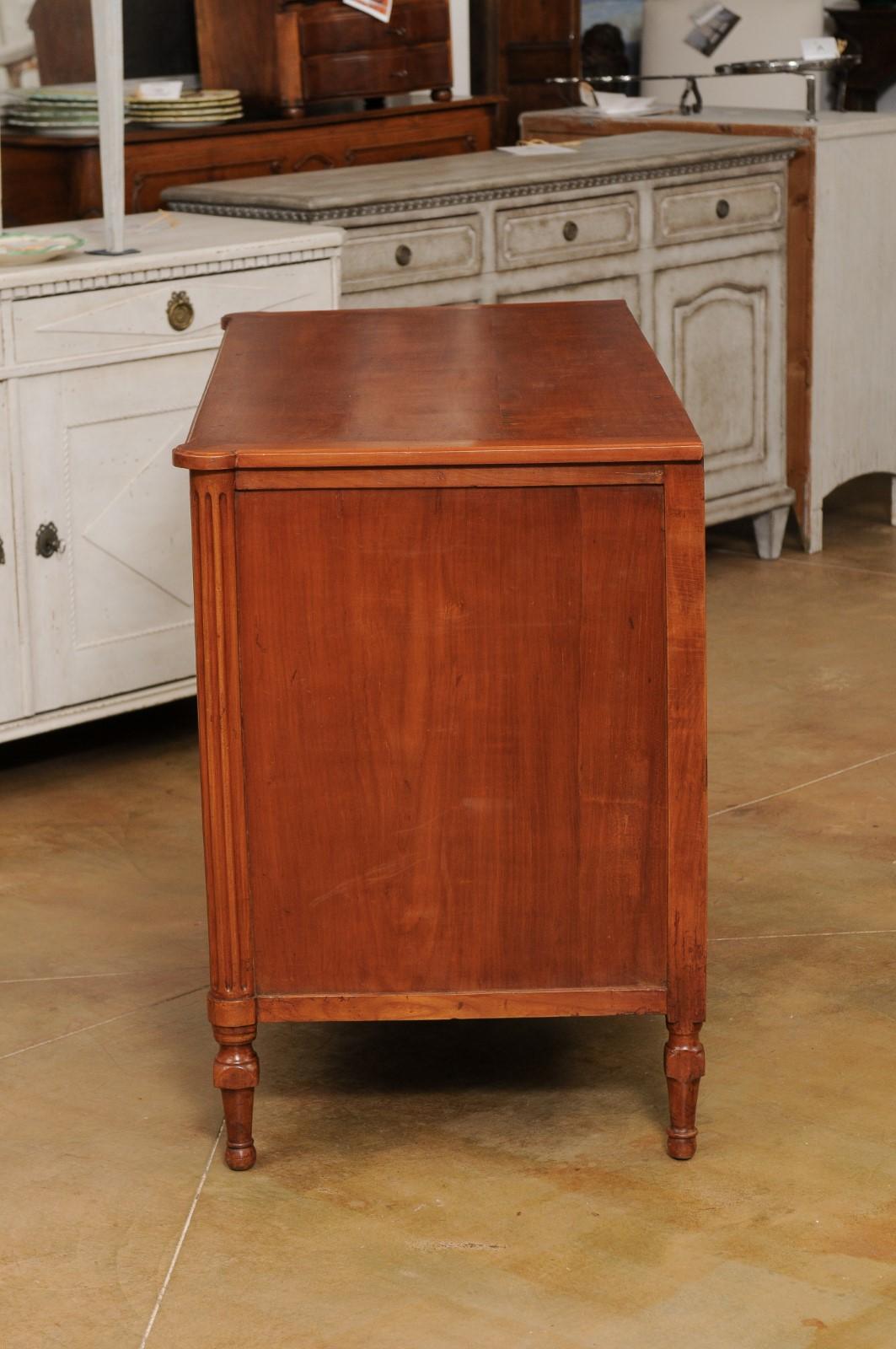 French 1790s Louis XVI Period Three-Drawer Cherry Commode with Brass Hardware For Sale 2