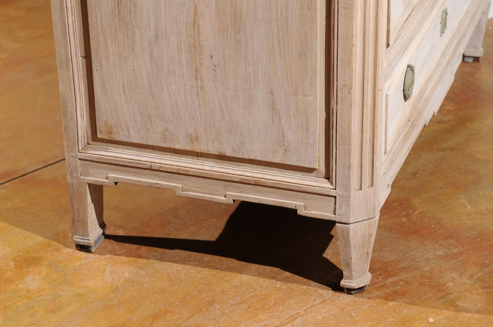 French 1790s Louis XVI Three-Drawer Commode with Faded White Patina and Fluting 5