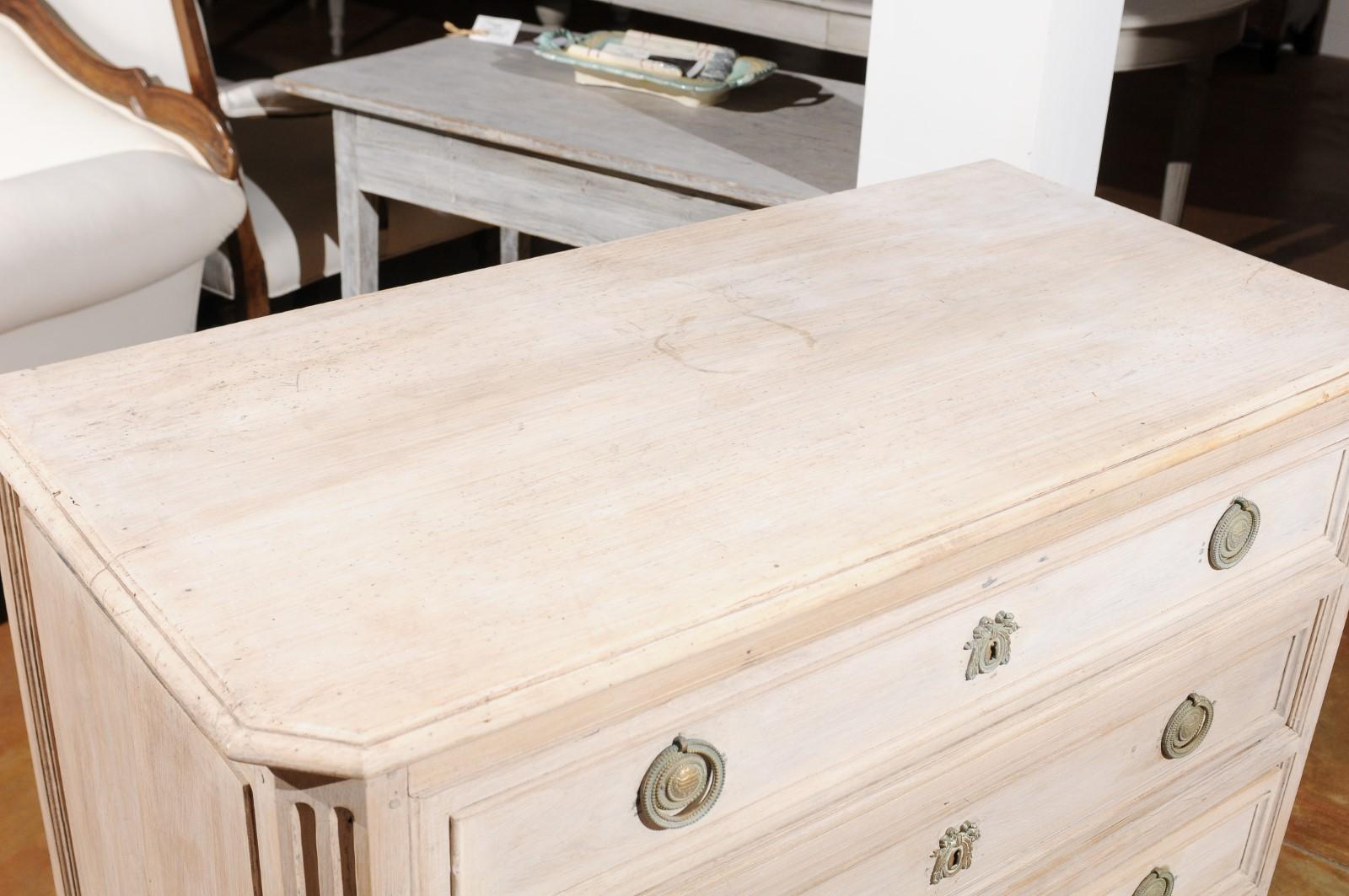 French 1790s Louis XVI Three-Drawer Commode with Faded White Patina and Fluting 1