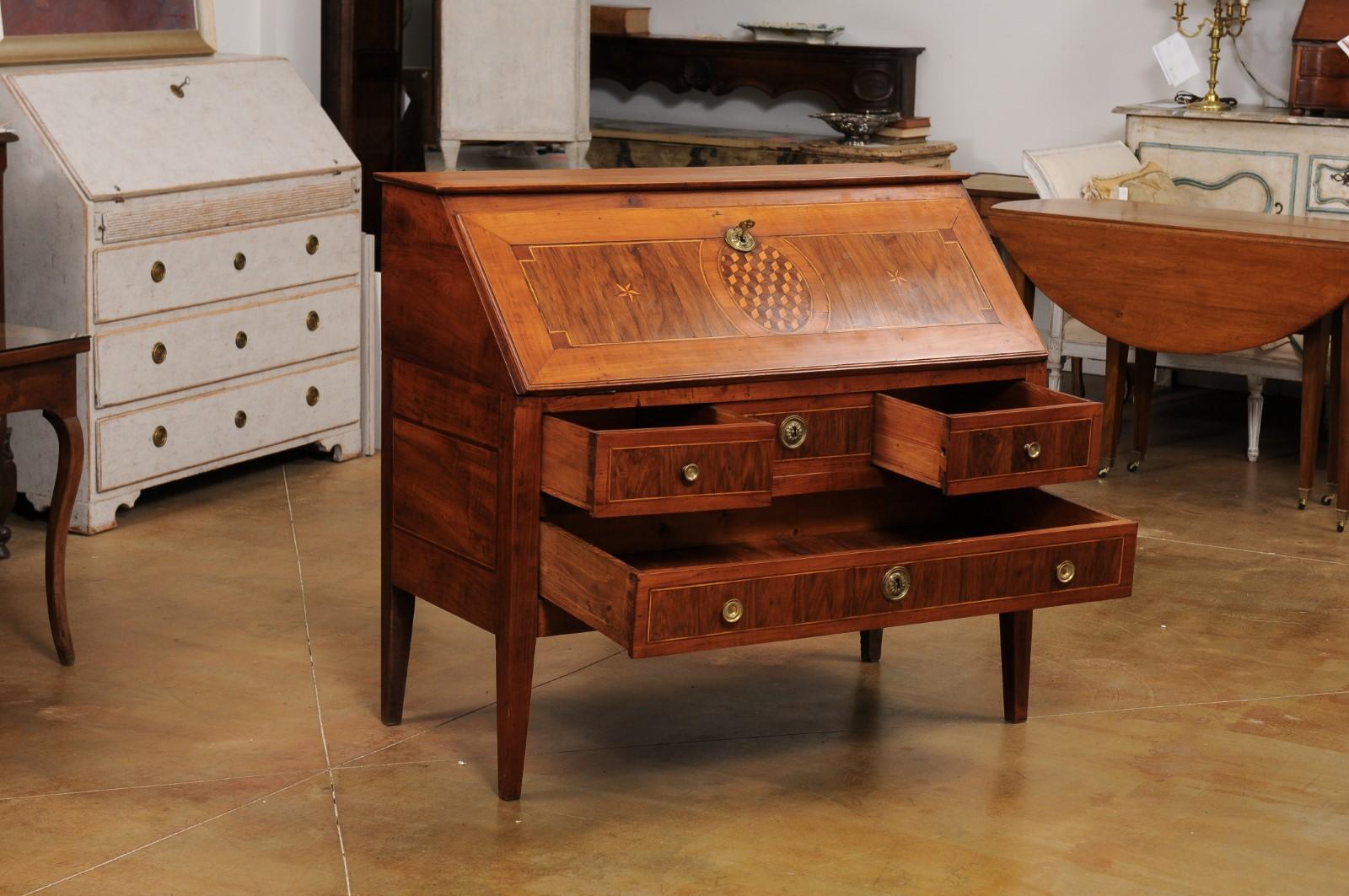 French 1790s Walnut and Cherry Slant Front Desk with Marquetry Geometric Decor In Good Condition In Atlanta, GA