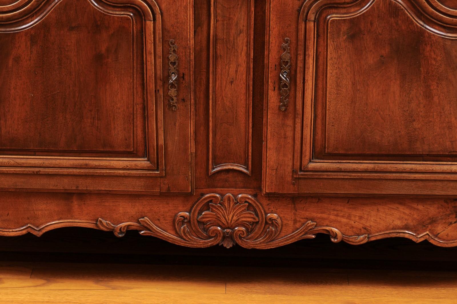 French 1790s Walnut Buffet à Deux-Corps with Glass Doors and Carved Motifs For Sale 8
