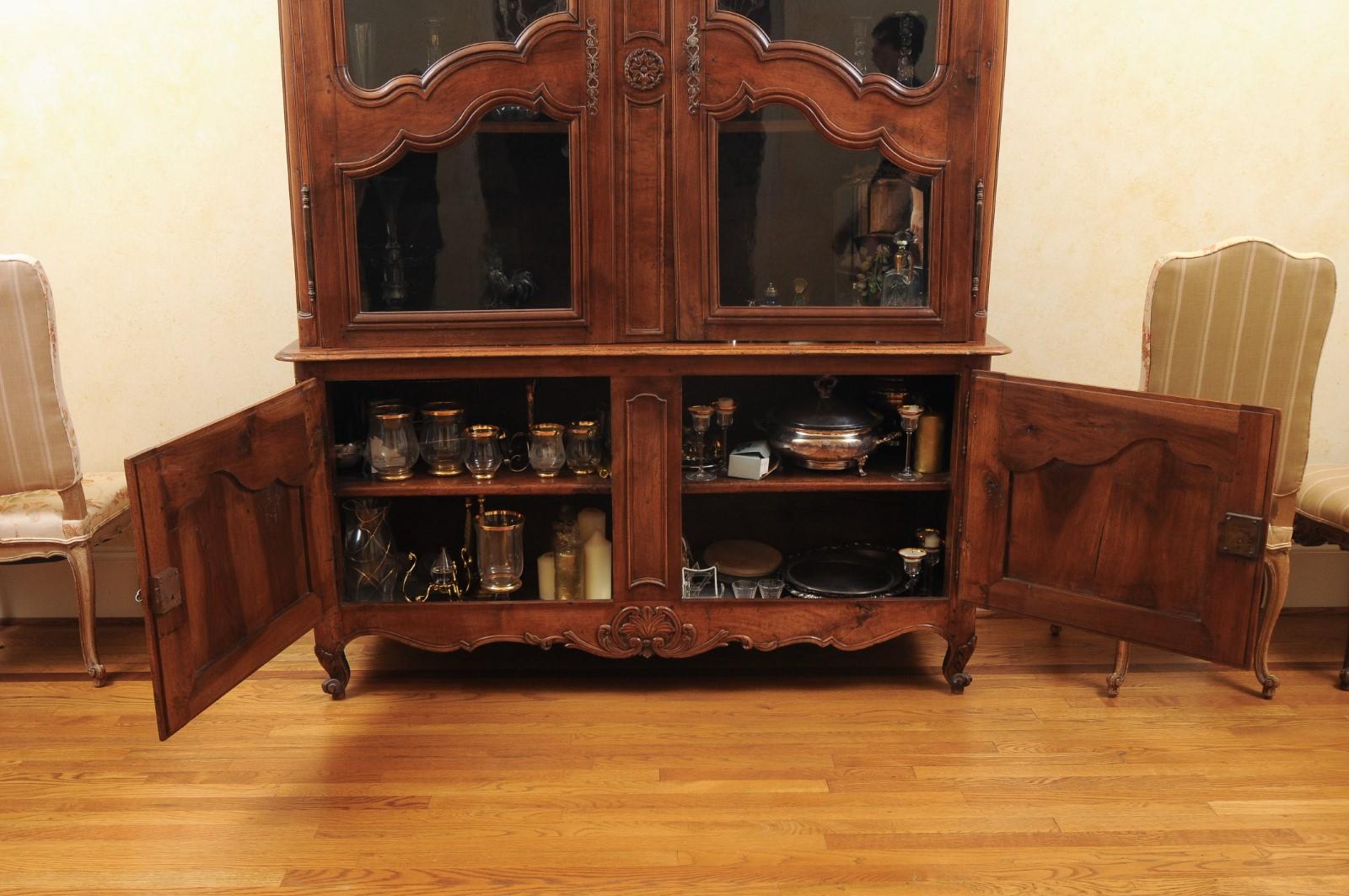 French 1790s Walnut Buffet à Deux-Corps with Glass Doors and Carved Motifs For Sale 11