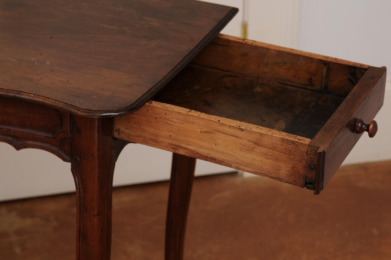 French 1790s Walnut Side Table with Side Drawer, Curving Legs and Carved Apron For Sale 9