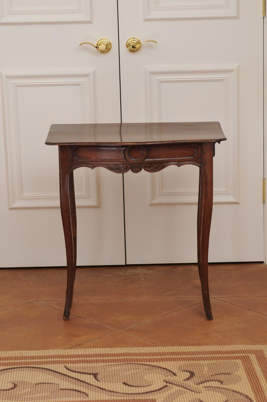 French 1790s Walnut Side Table with Side Drawer, Curving Legs and Carved Apron For Sale 10