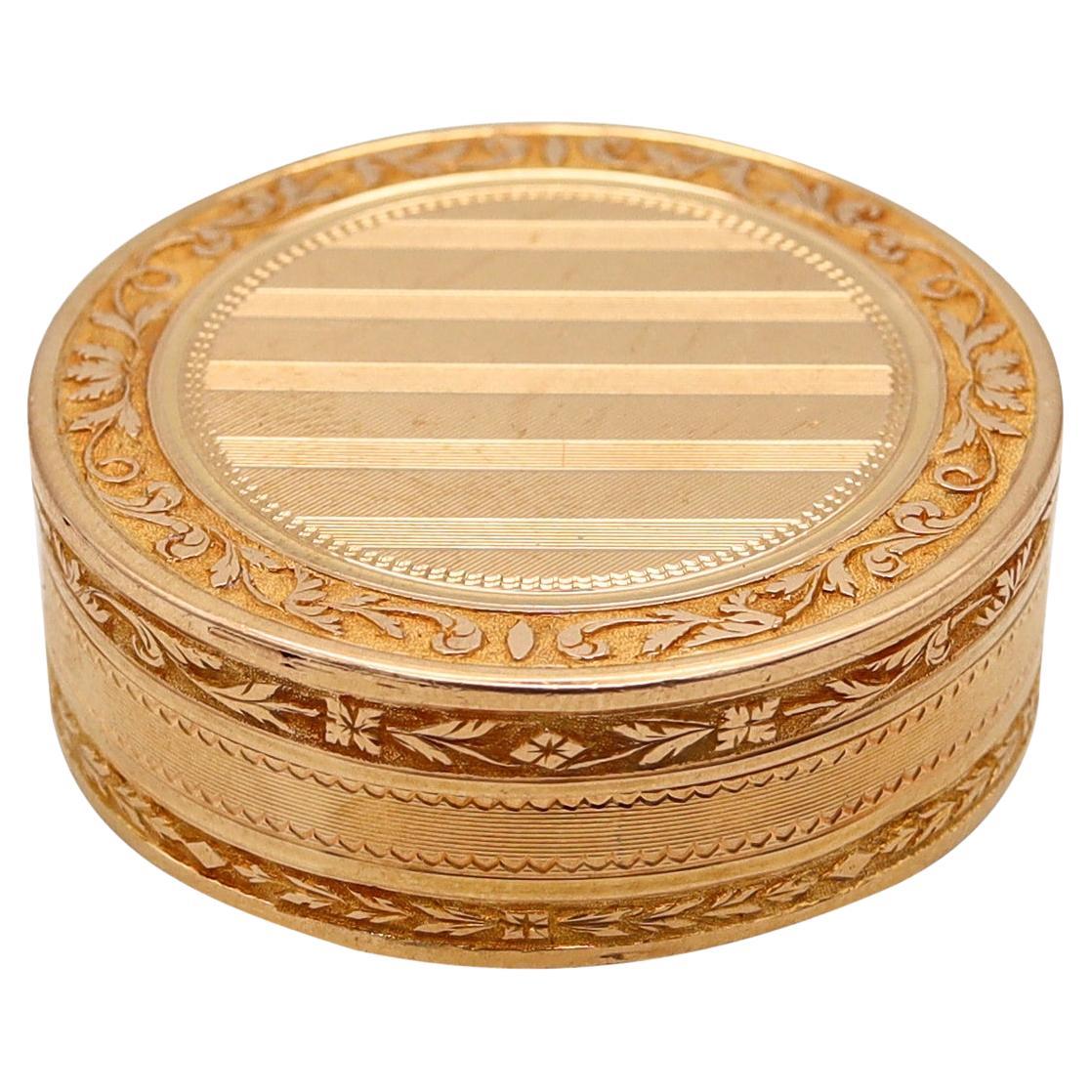 French 1798-1809 Neoclassical Louis XVI Round Snuff Box In Labrated 18Kt Yellow