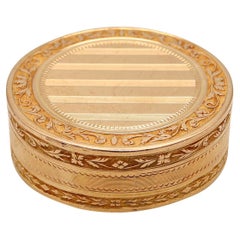 French 1798-1809 Neoclassical Louis XVI Round Snuff Box In Labrated 18Kt Yellow