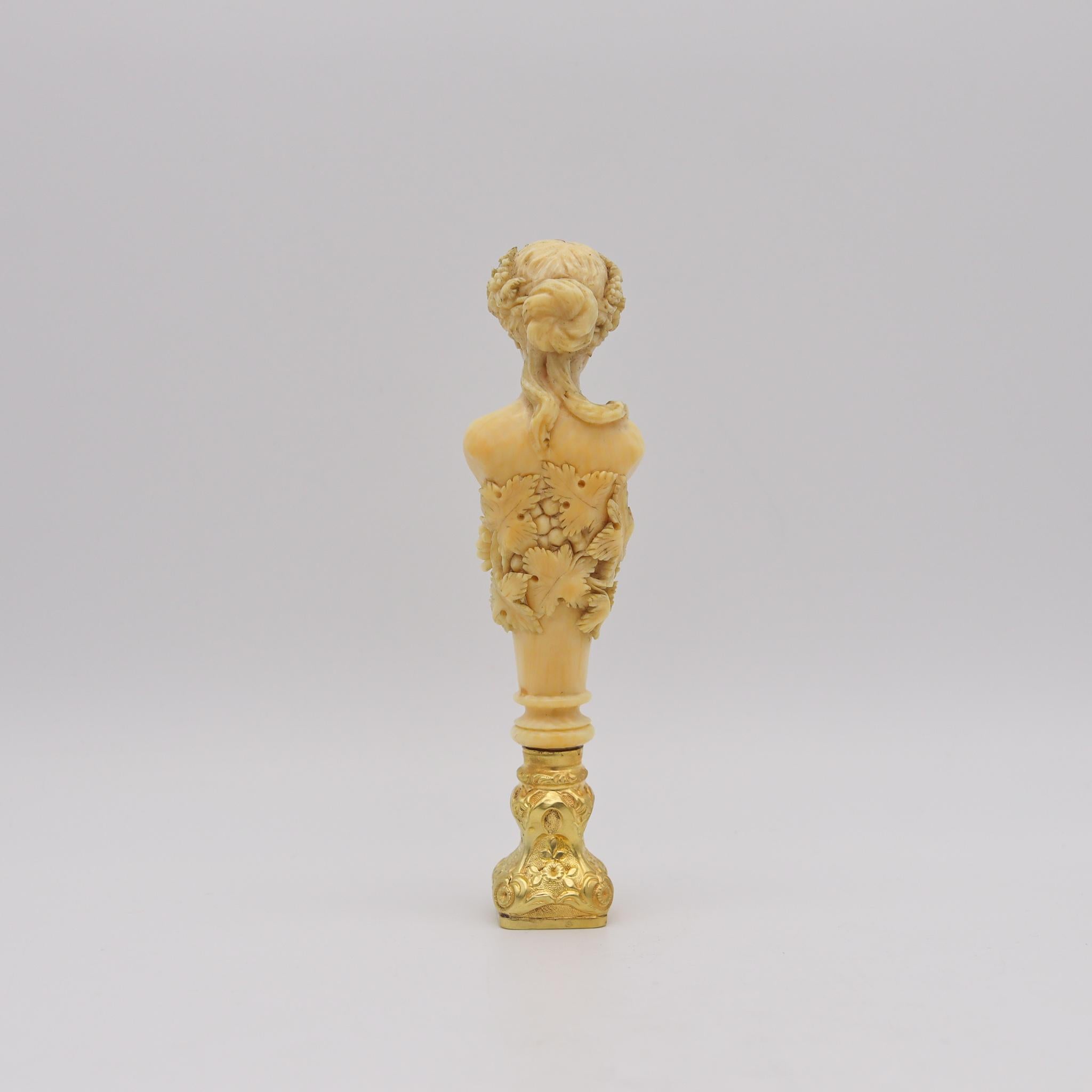 French 1798 Neo Classic Stamp Seal In 18Kt Gilded Silver Carved Bust Of Flora In Excellent Condition For Sale In Miami, FL