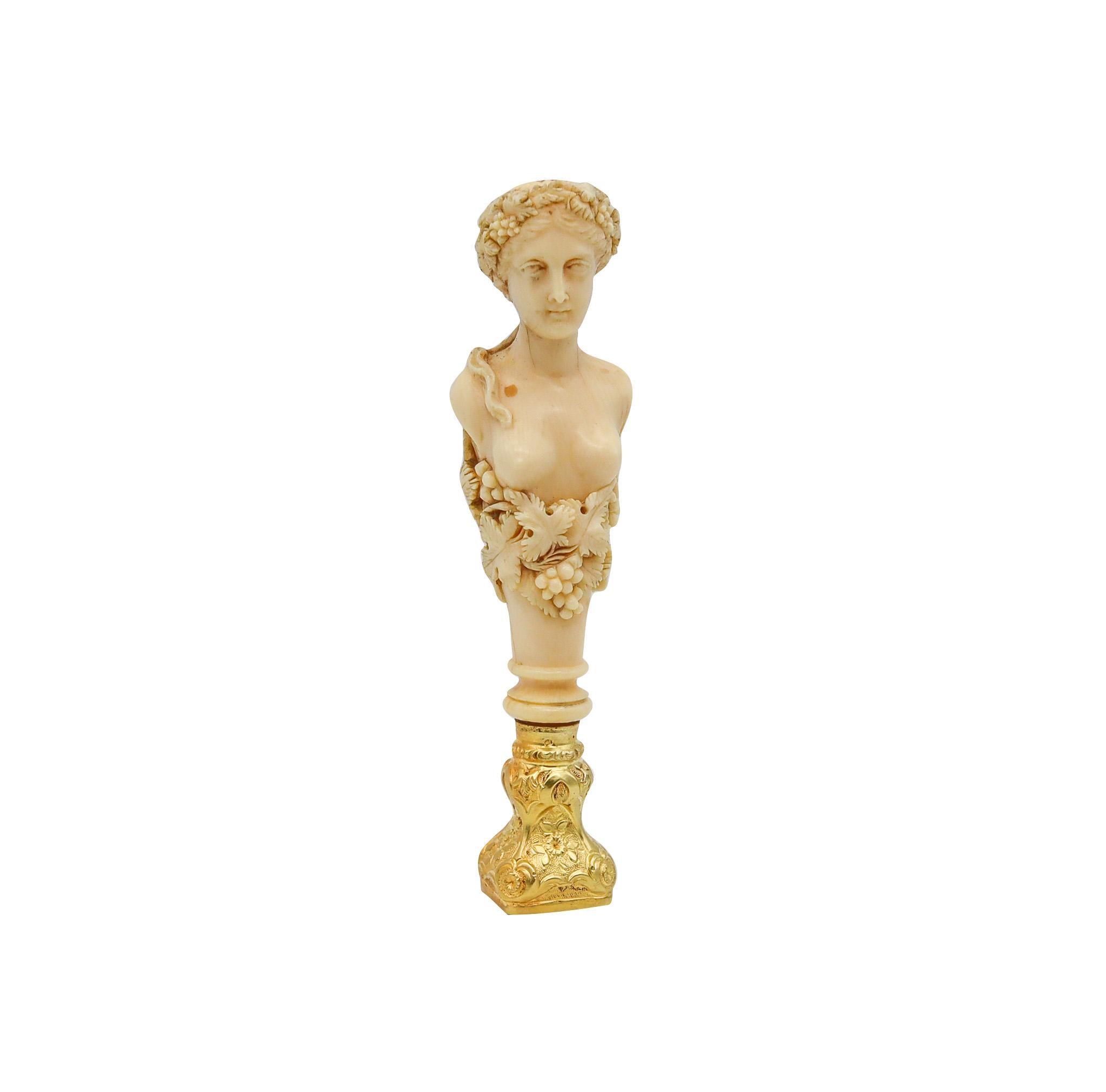 Late 18th Century French 1798 Neo Classic Stamp Seal In 18Kt Gilded Silver Carved Bust Of Flora For Sale