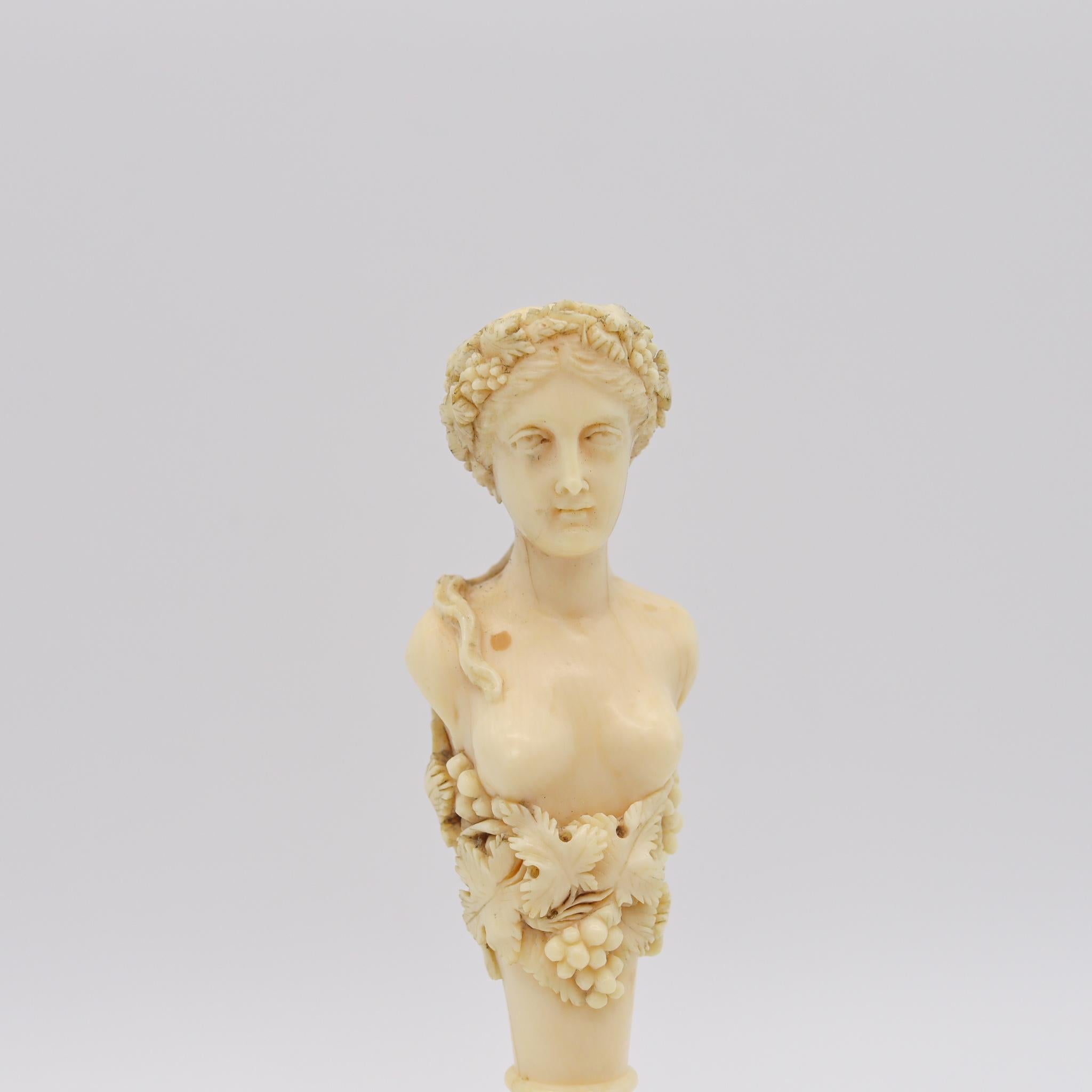 French 1798 Neo Classic Stamp Seal In 18Kt Gilded Silver Carved Bust Of Flora For Sale 1