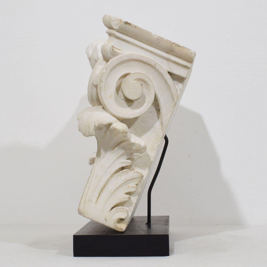 French, 17th / 18th Century, Carved White Marble Capital With Angel Head For Sale 1
