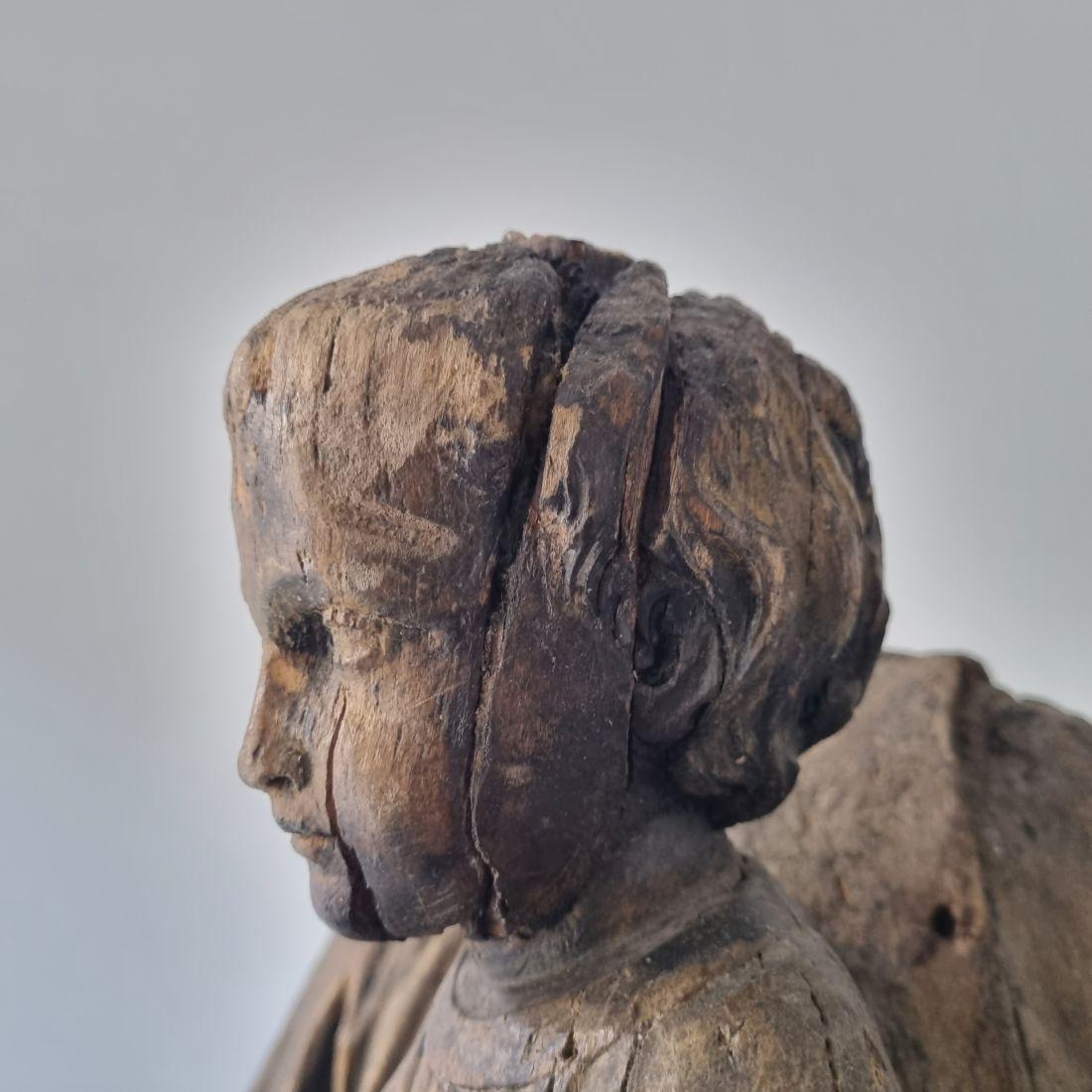 French 17th-18th Century Large Wooden Fragment of a Baroque Madonna with Child 10