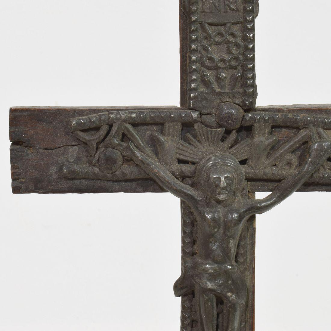 French 17th / 18th Century Small Pewter Christ Figure On A Wooden Cross For Sale 4