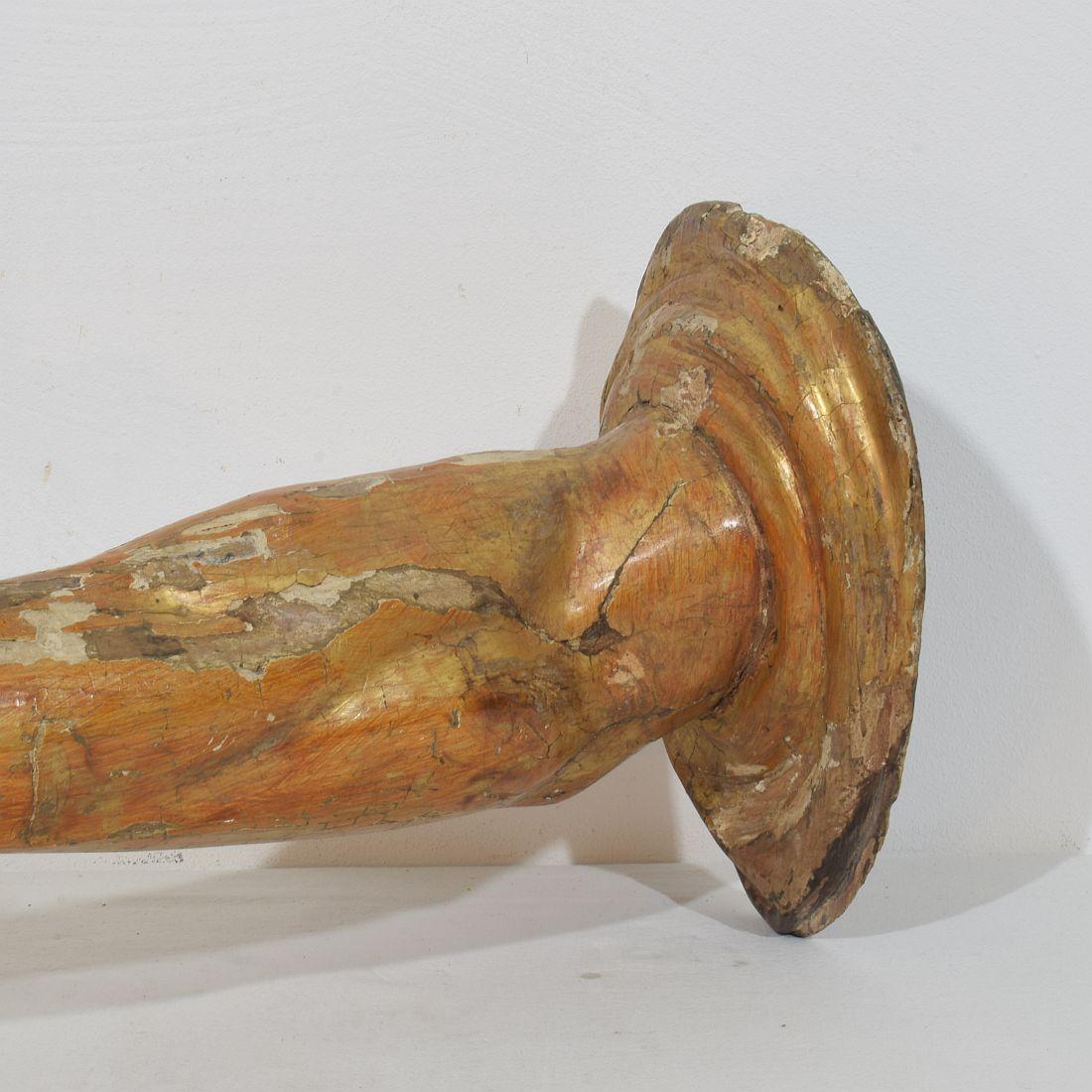 French 17th century Baroque Carved Gildwood Arm Wall Sconce Candle Holder For Sale 4