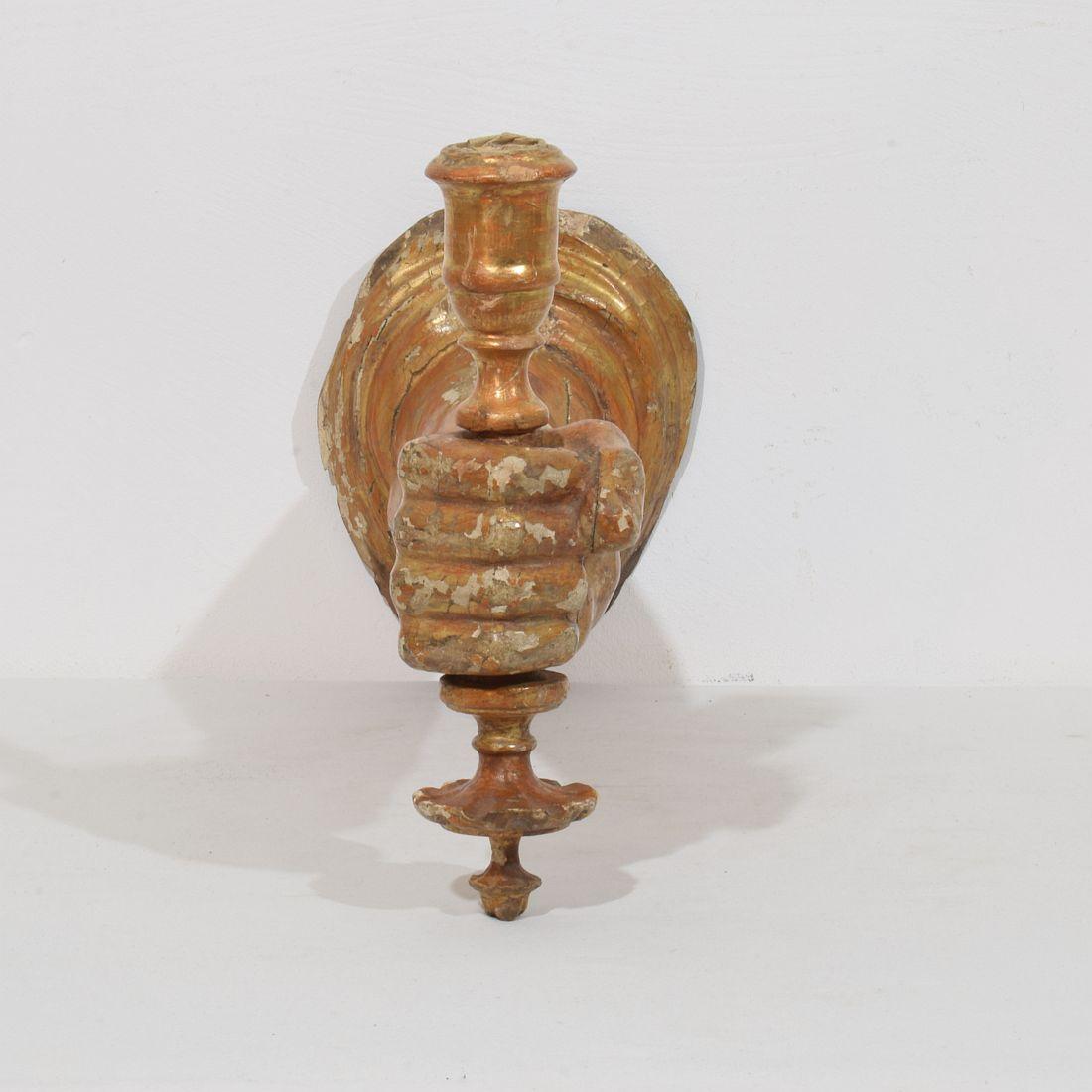 French 17th century Baroque Carved Gildwood Arm Wall Sconce Candle Holder In Good Condition For Sale In Buisson, FR