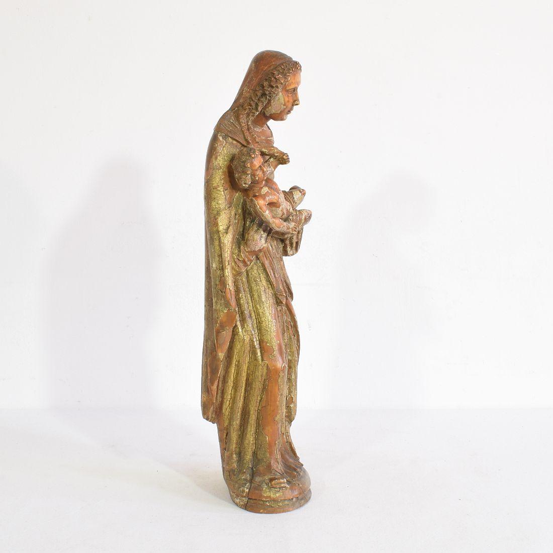 French 17th Century Baroque Wooden Madonna with Child In Good Condition In Buisson, FR