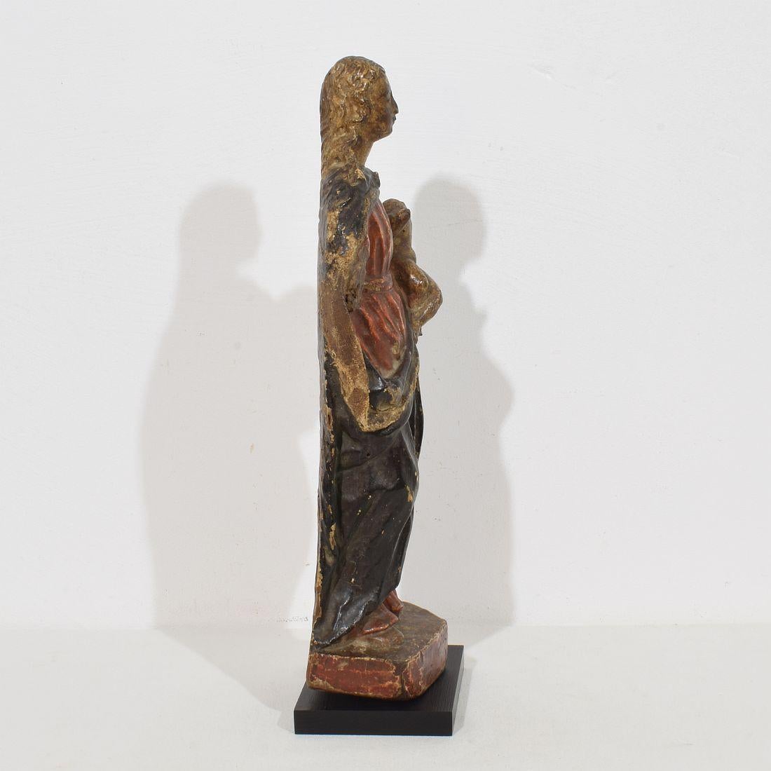 French 17th Century Baroque Wooden Madonna with Child In Good Condition For Sale In Buisson, FR