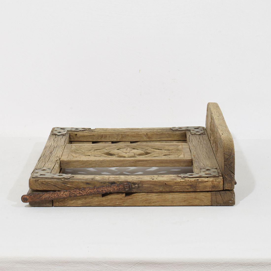 Leggio francese del XVII secolo in legno intagliato Foldes in stile gotico in vendita 10