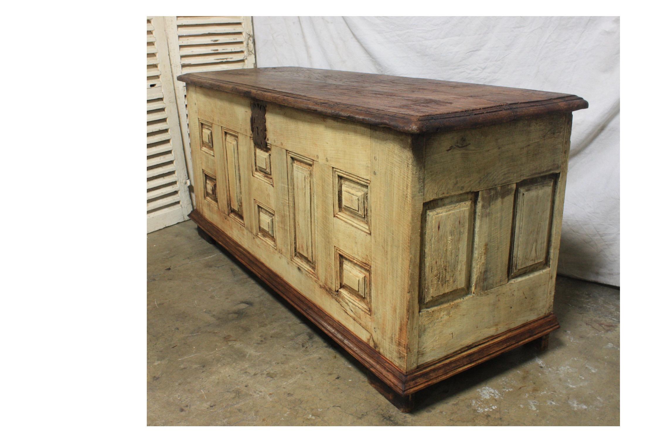 French 17th Century Desk In Good Condition For Sale In Stockbridge, GA