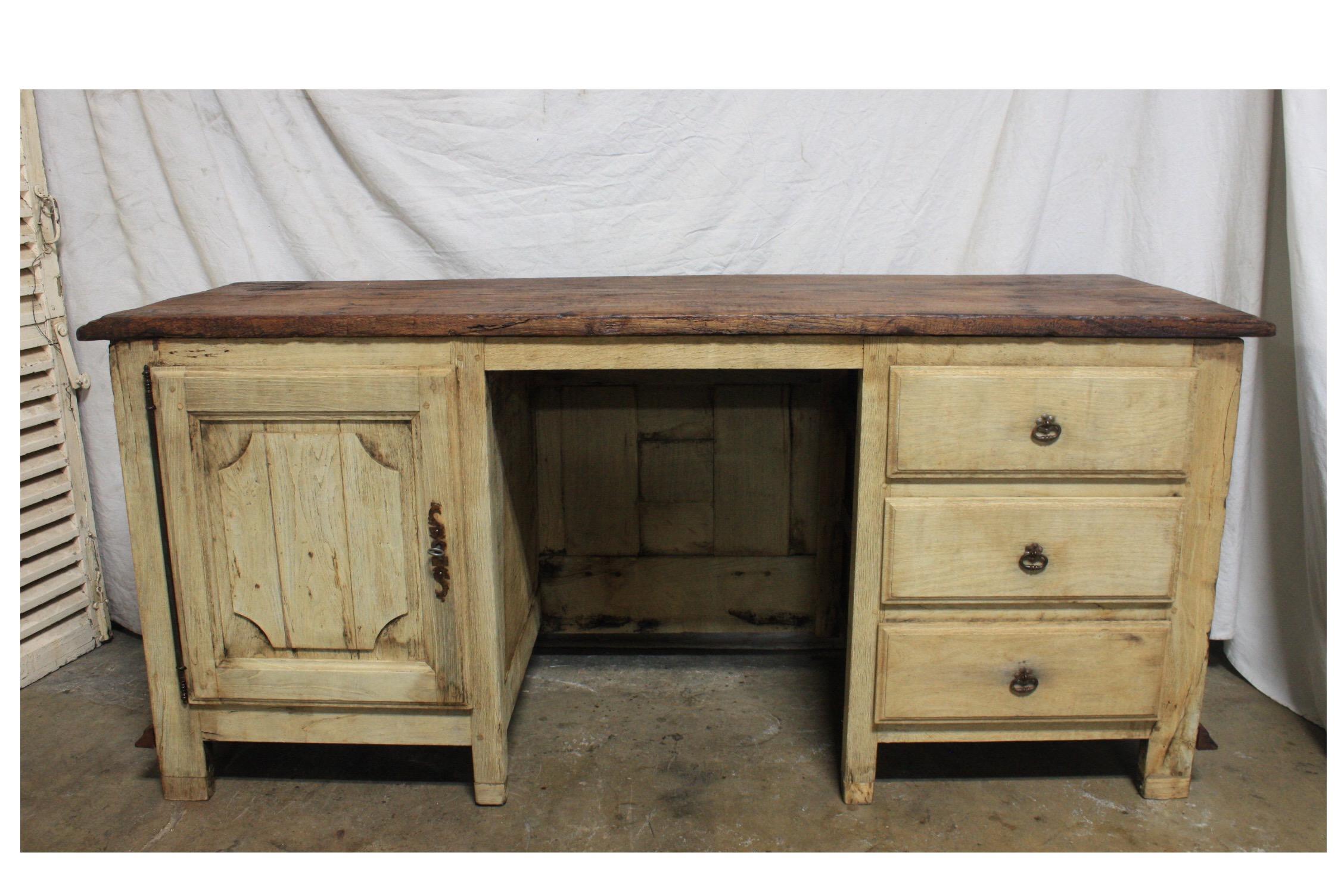 Schreibtisch aus dem 17. Jahrhundert (Eichenholz) im Angebot