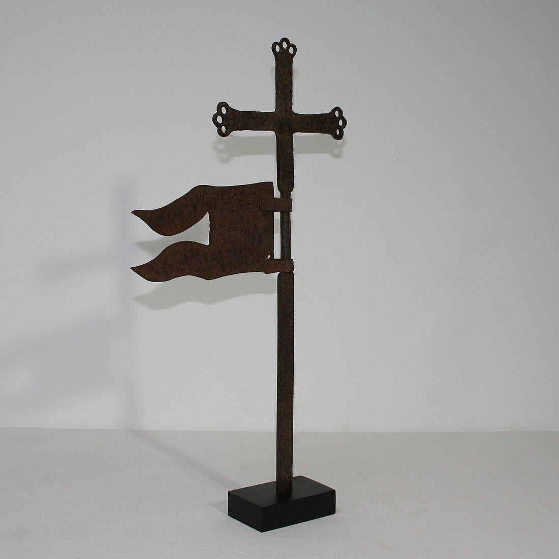 Unique hand forged iron weathervane. Beautiful eyecatcher, France, circa 1600-1700. Weathered. Measurement here below is inclusive the wooden base.