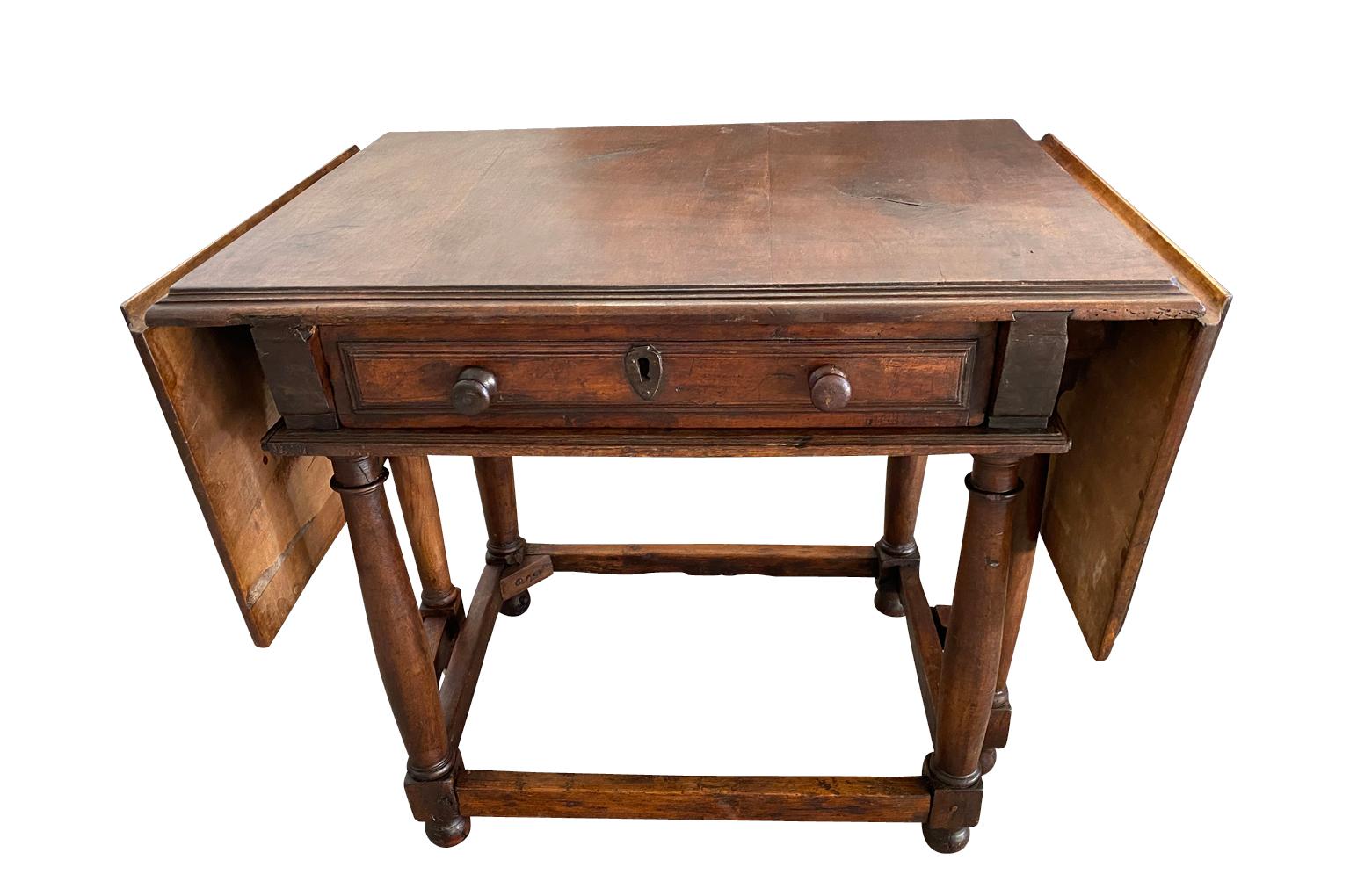 Mesa de pata de cabra francesa del siglo XVII Francés en venta