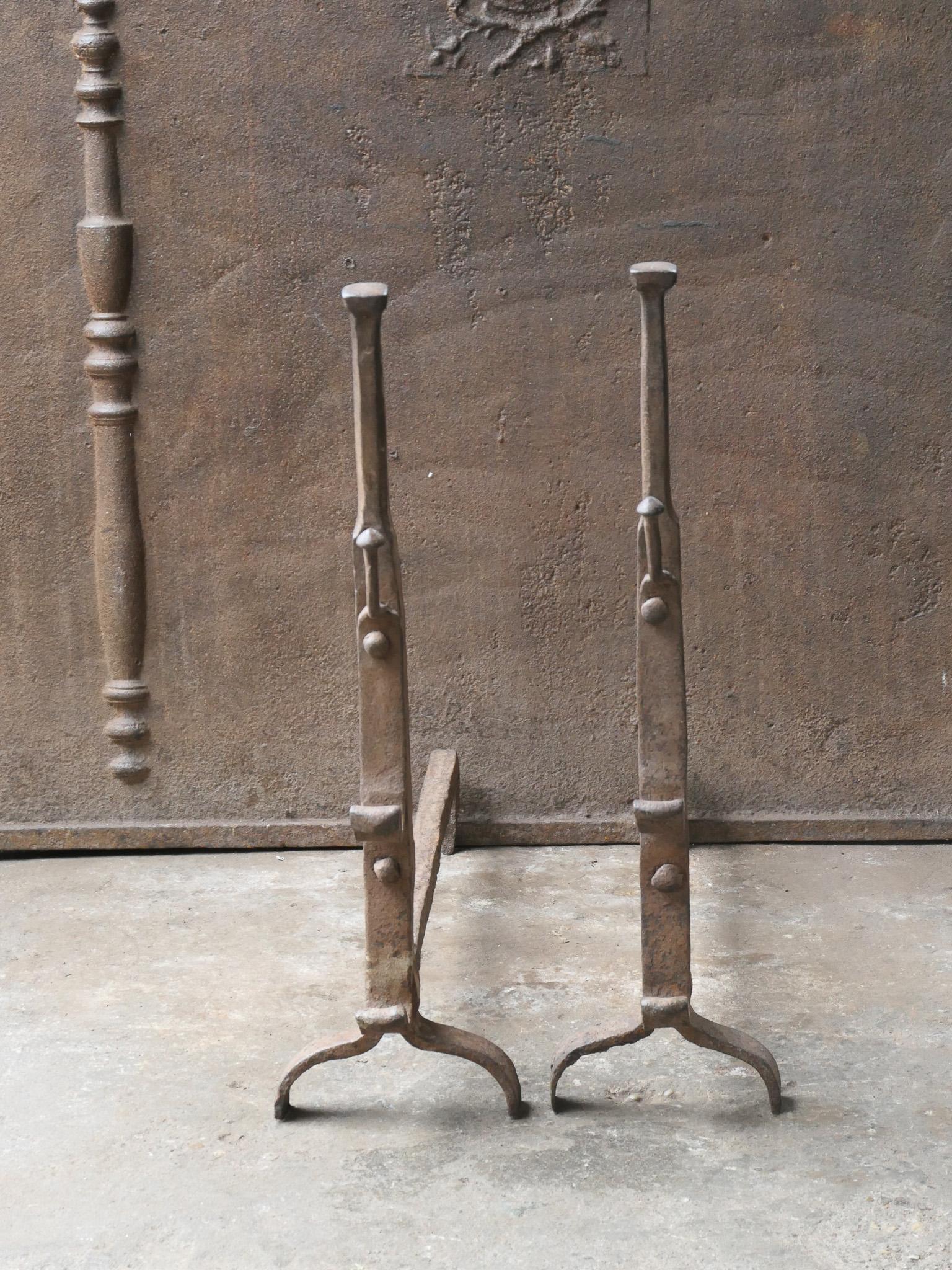 Andirones o Hogueras de la Época Gótica Francesa del Siglo XVII Francés en venta