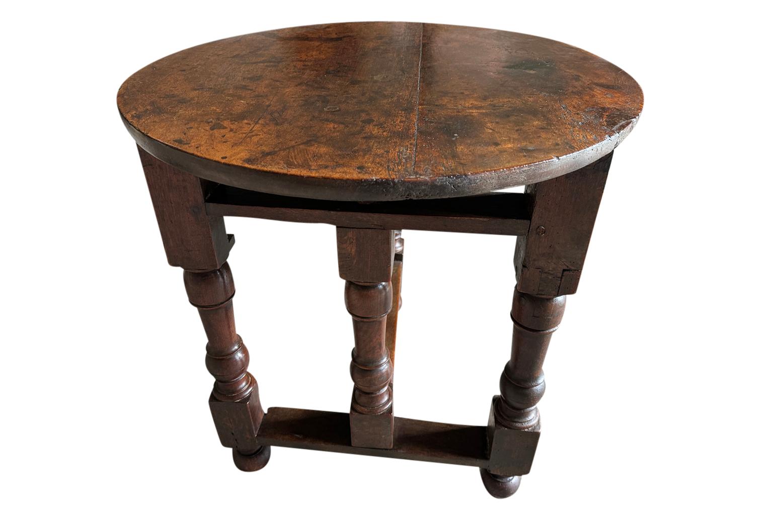 Français Table d'appoint laiterie française du 17ème siècle en vente
