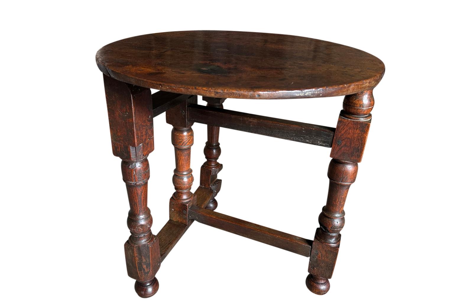 Table d'appoint laiterie française du 17ème siècle Bon état - En vente à Round Top, TX