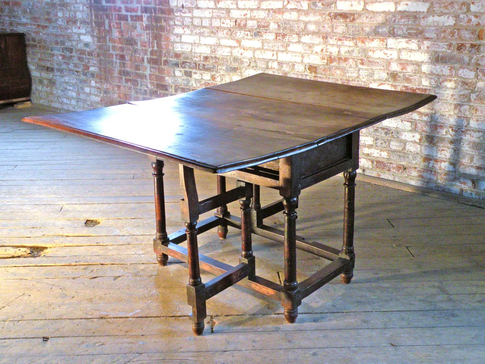 Inlay French 17th Century Louis XIII Walnut and inlaid Drop-Leaf Table For Sale