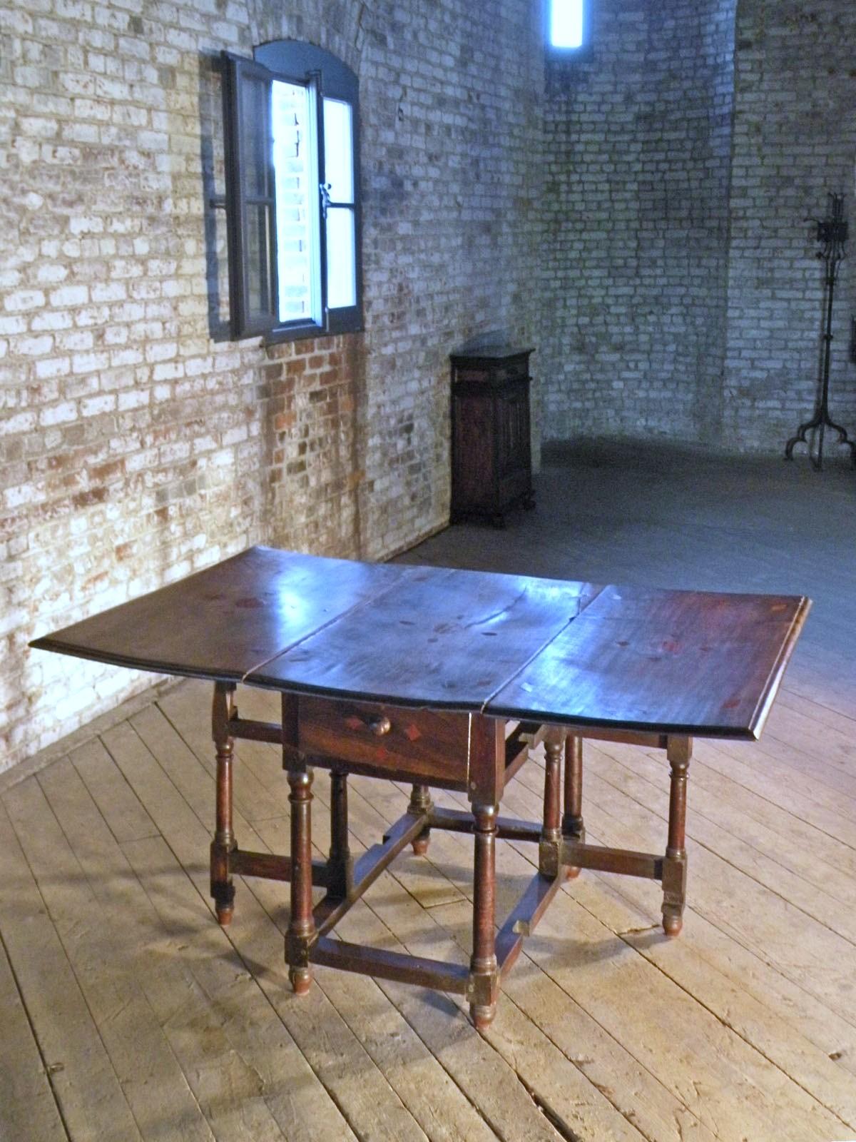 Mid-17th Century French 17th Century Louis XIII Walnut and inlaid Drop-Leaf Table For Sale