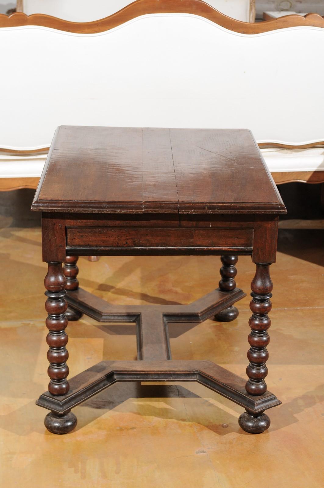 French 17th Century Louis XIII Walnut Side Table with Bobbin Legs and Stretcher For Sale 3