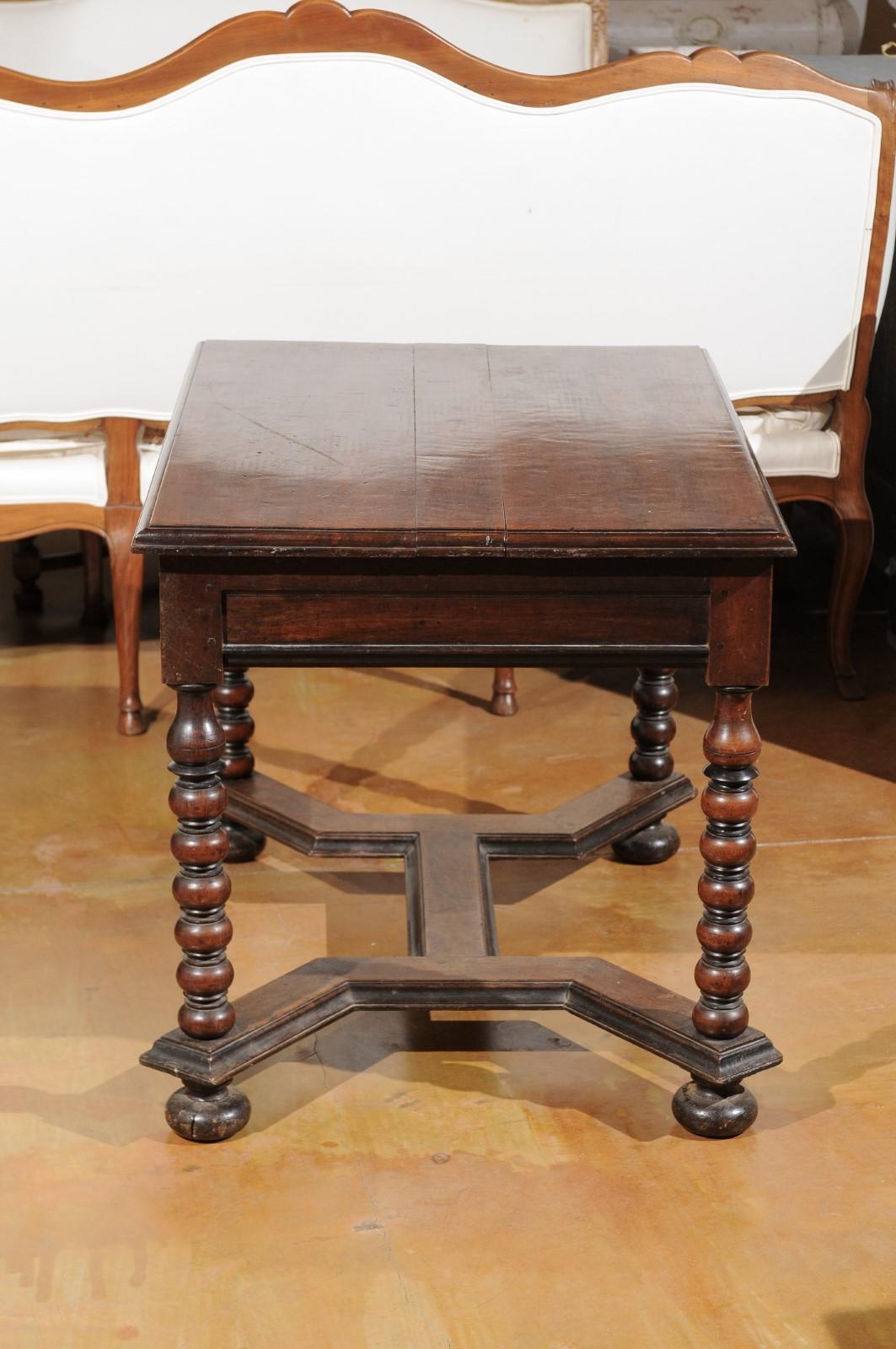 French 17th Century Louis XIII Walnut Side Table with Bobbin Legs and Stretcher For Sale 5