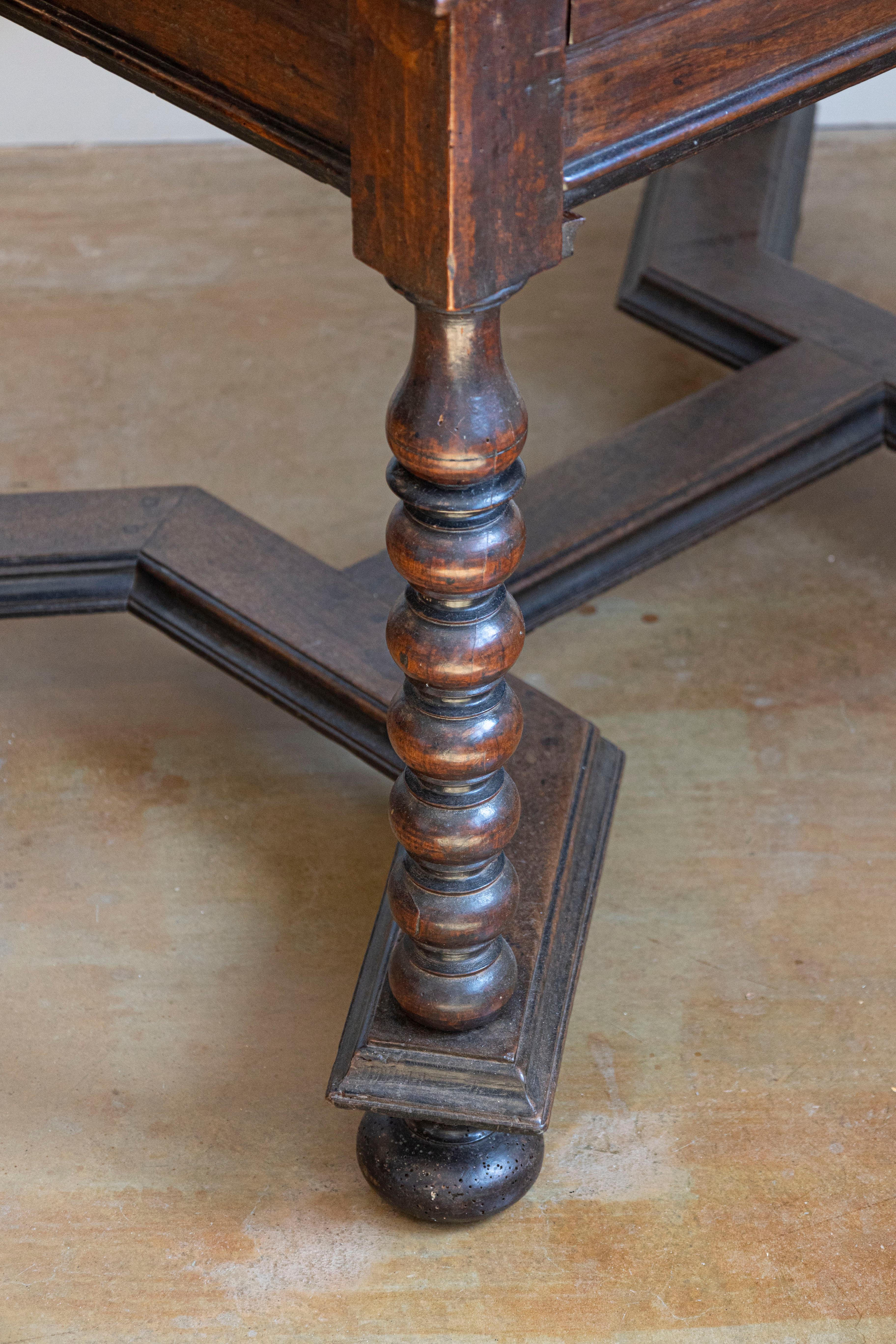 French 17th Century Louis XIII Walnut Side Table with Bobbin Legs and Stretcher 1