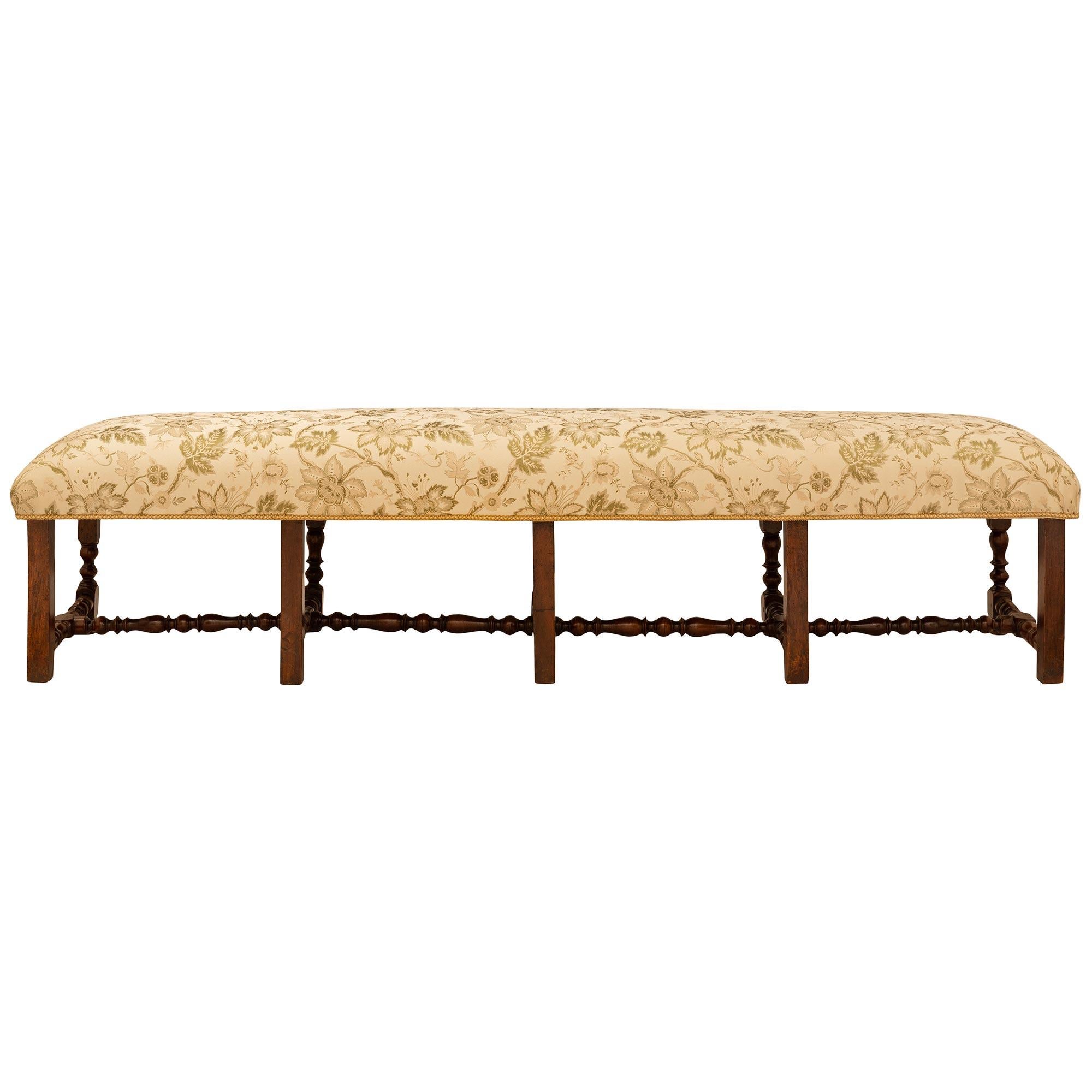 French 17th Century Louis XIV St. Walnut Bench For Sale 5