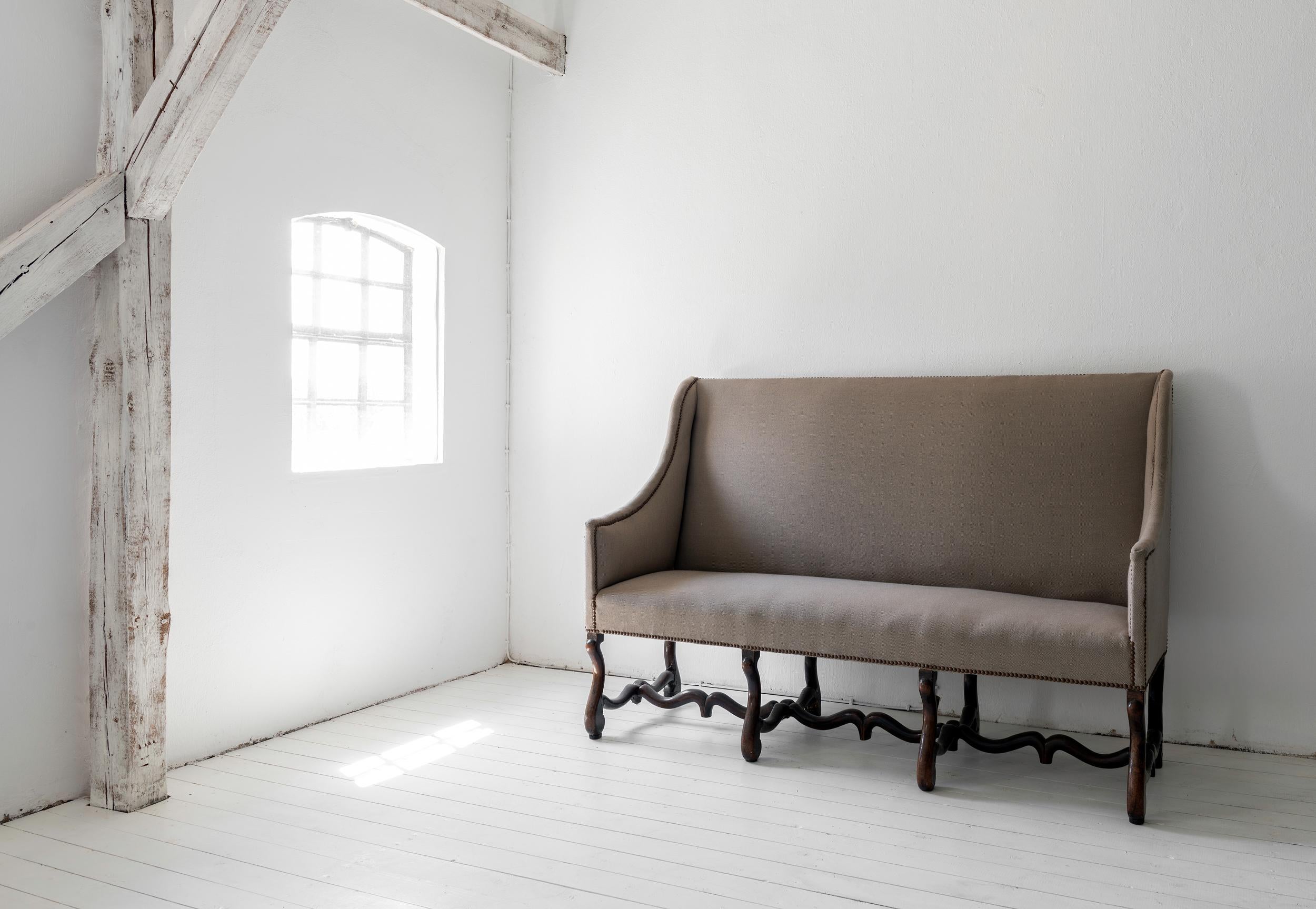 French 17th Century Os De Mouton Sofa In Good Condition In Jesteburg, DE